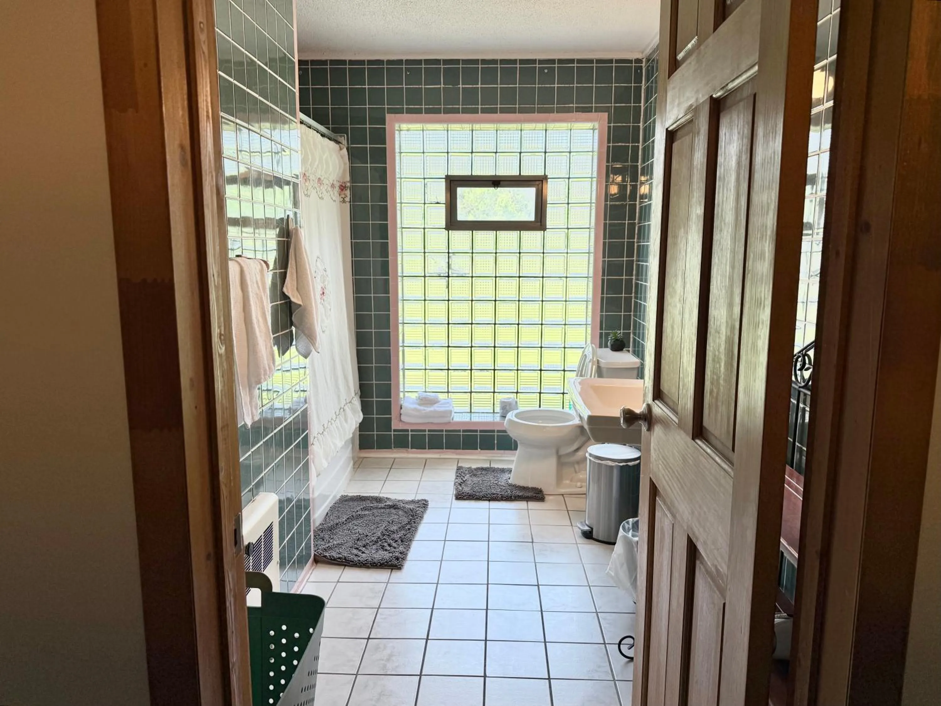 Bathroom in Skaneateles Inn on 20