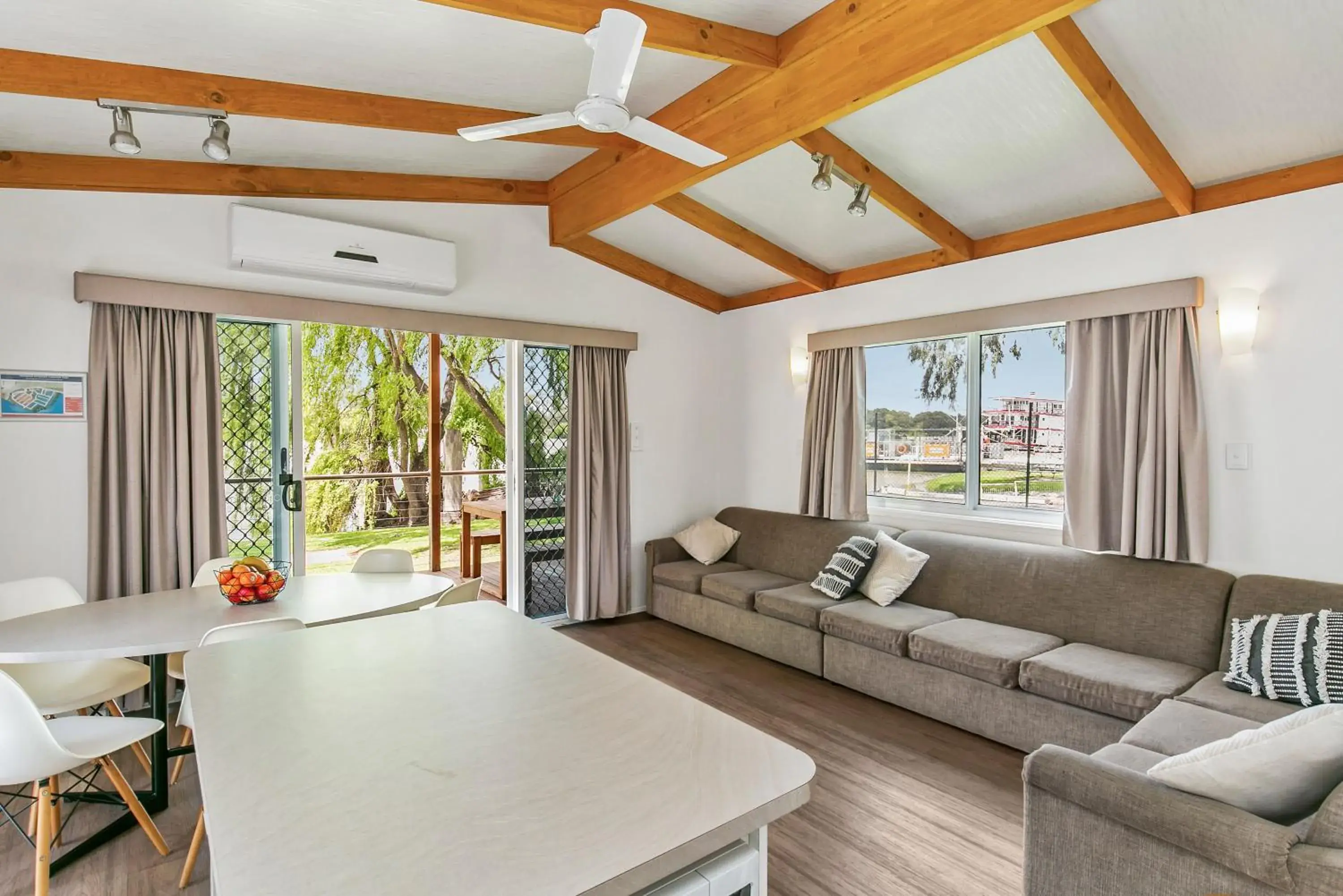 Three-Bedroom Riverview Villa in BIG4 Mannum Holiday Park Three-Bedroom Riverview Villa in BIG4 Mannum Holiday Park