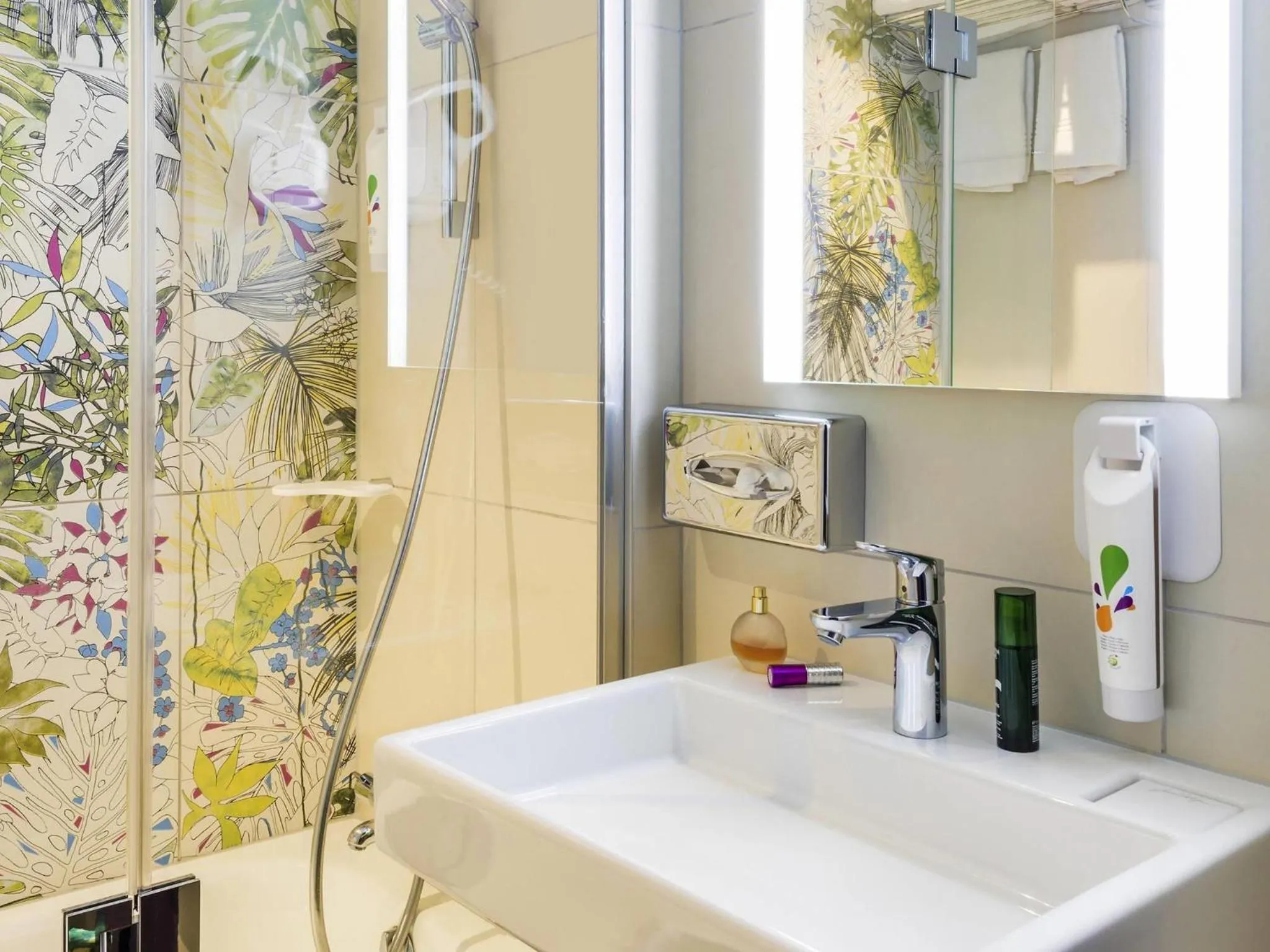 Bedroom in ibis Styles Paris Boulogne Marcel Sembat