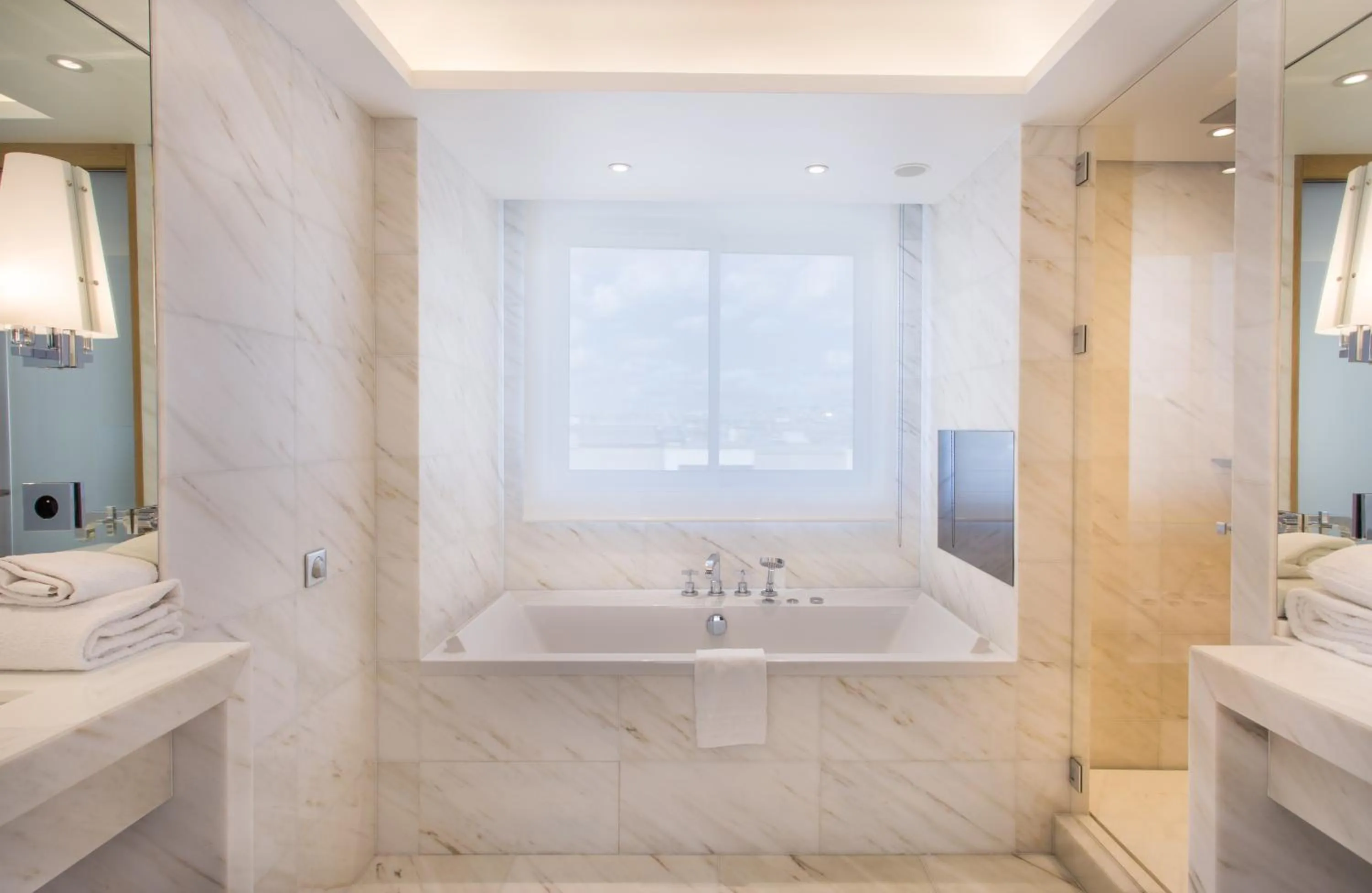 Bathroom in Hôtel De Castiglione