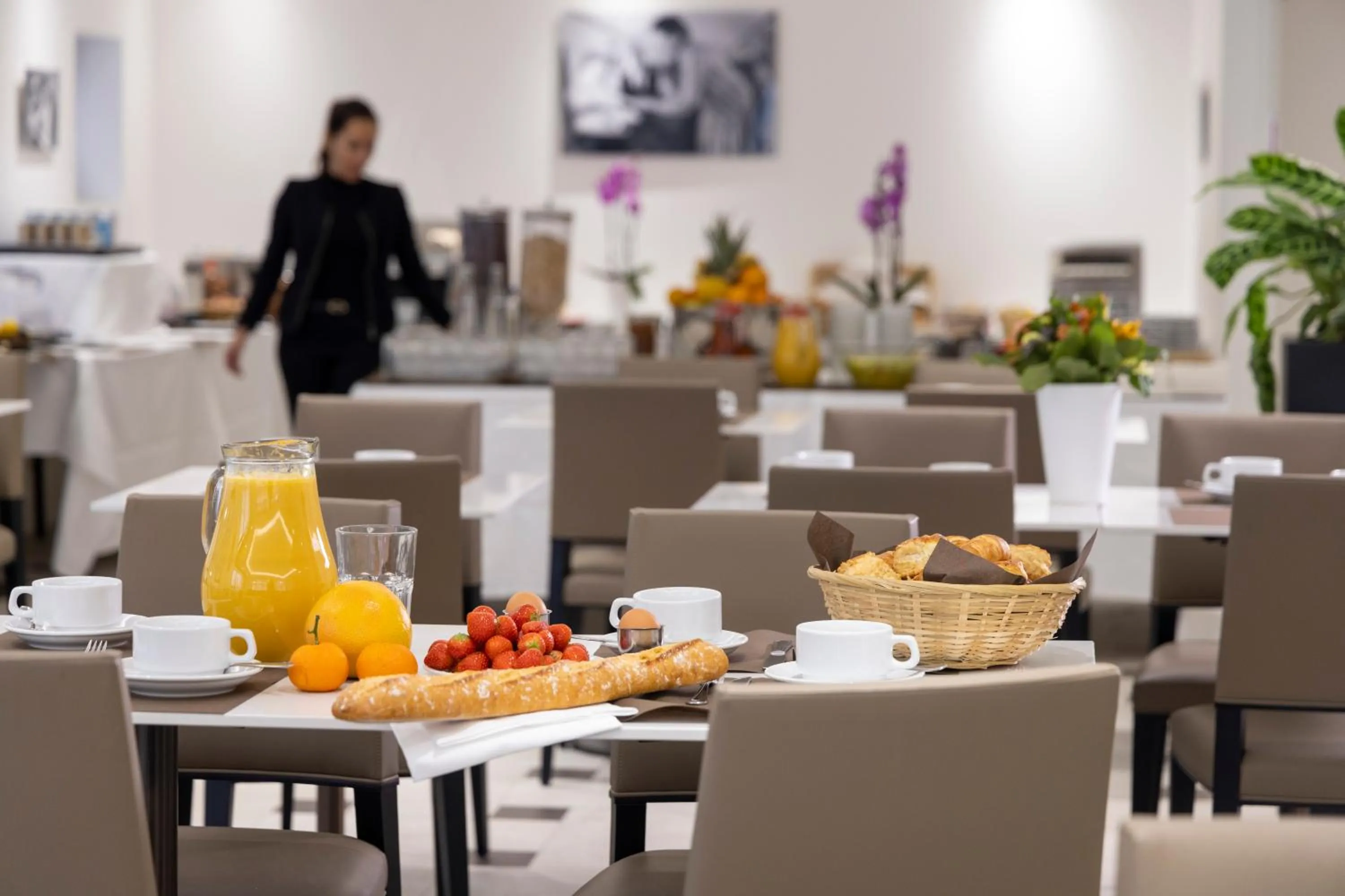 Continental breakfast in Hôtel De Castiglione