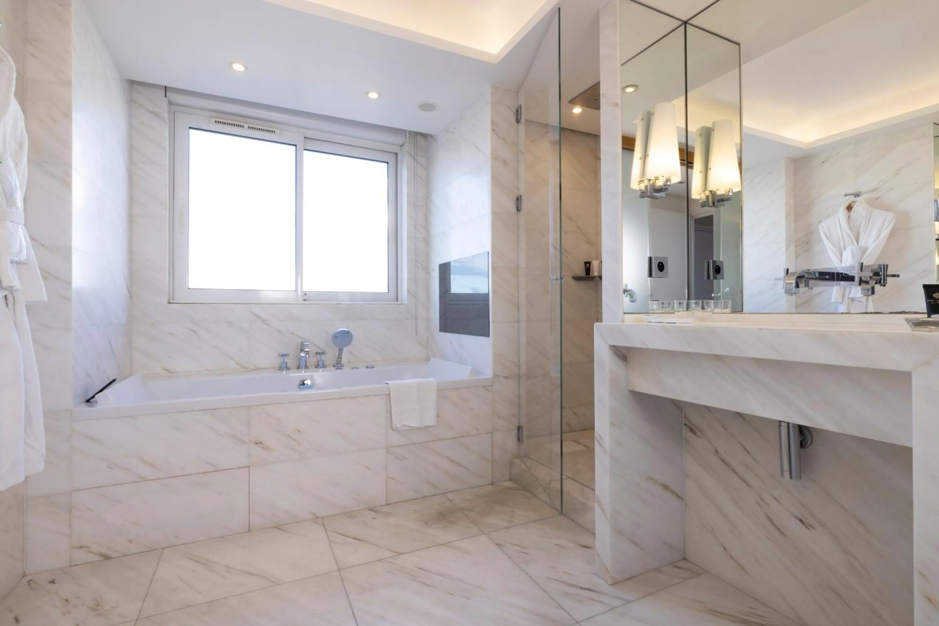 Bathroom in Hôtel De Castiglione