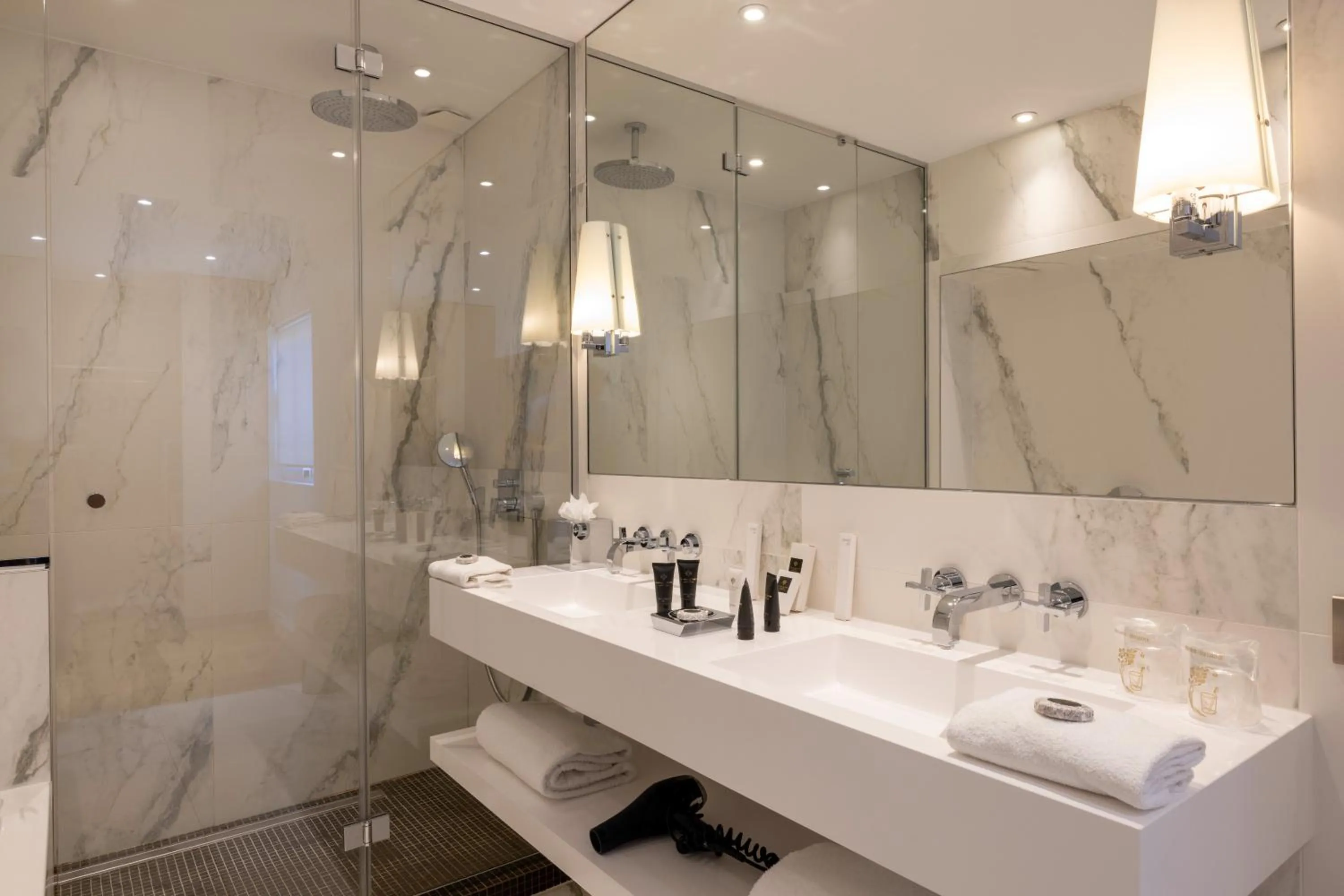 Bathroom in Hôtel De Castiglione