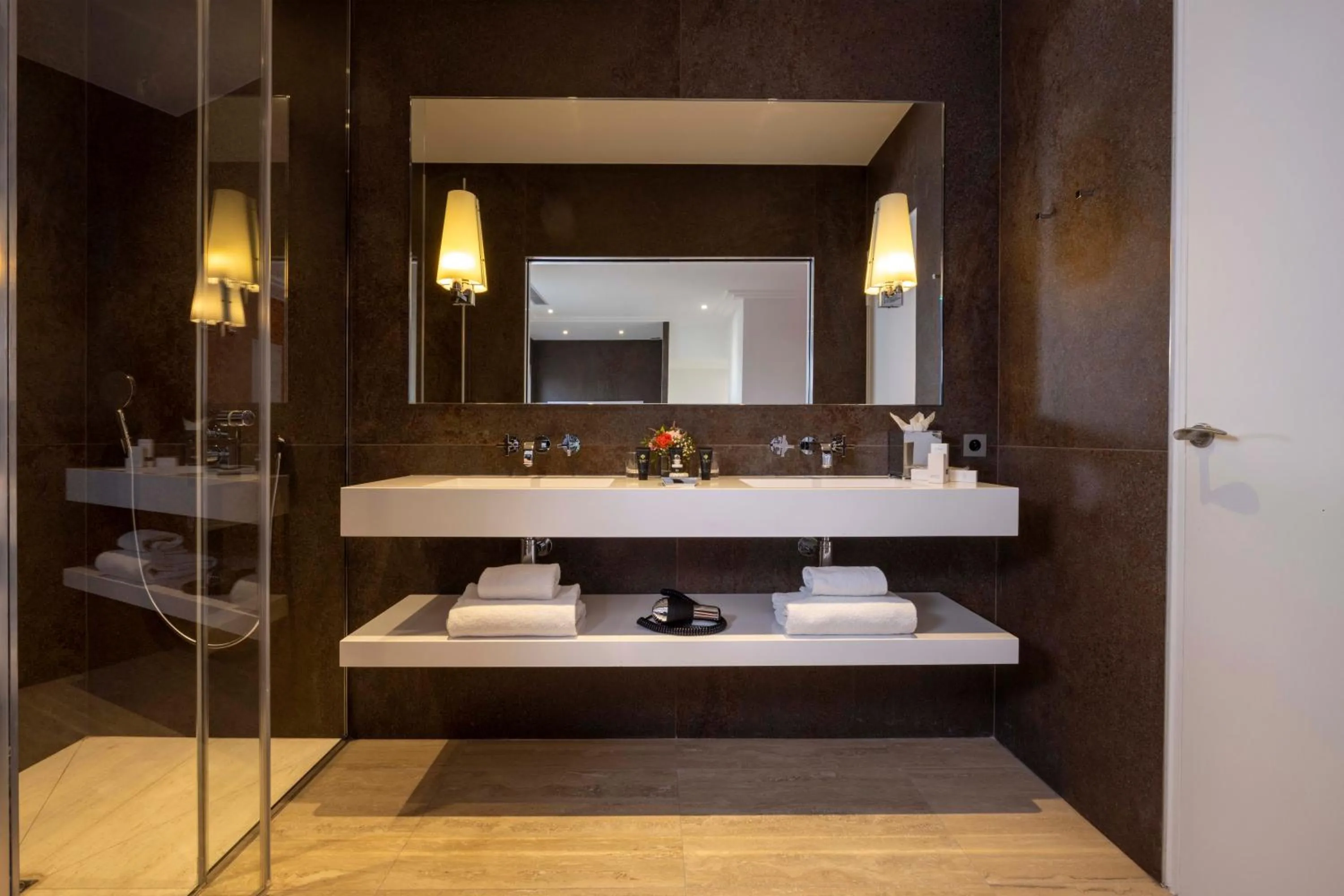 Bathroom in Hôtel De Castiglione