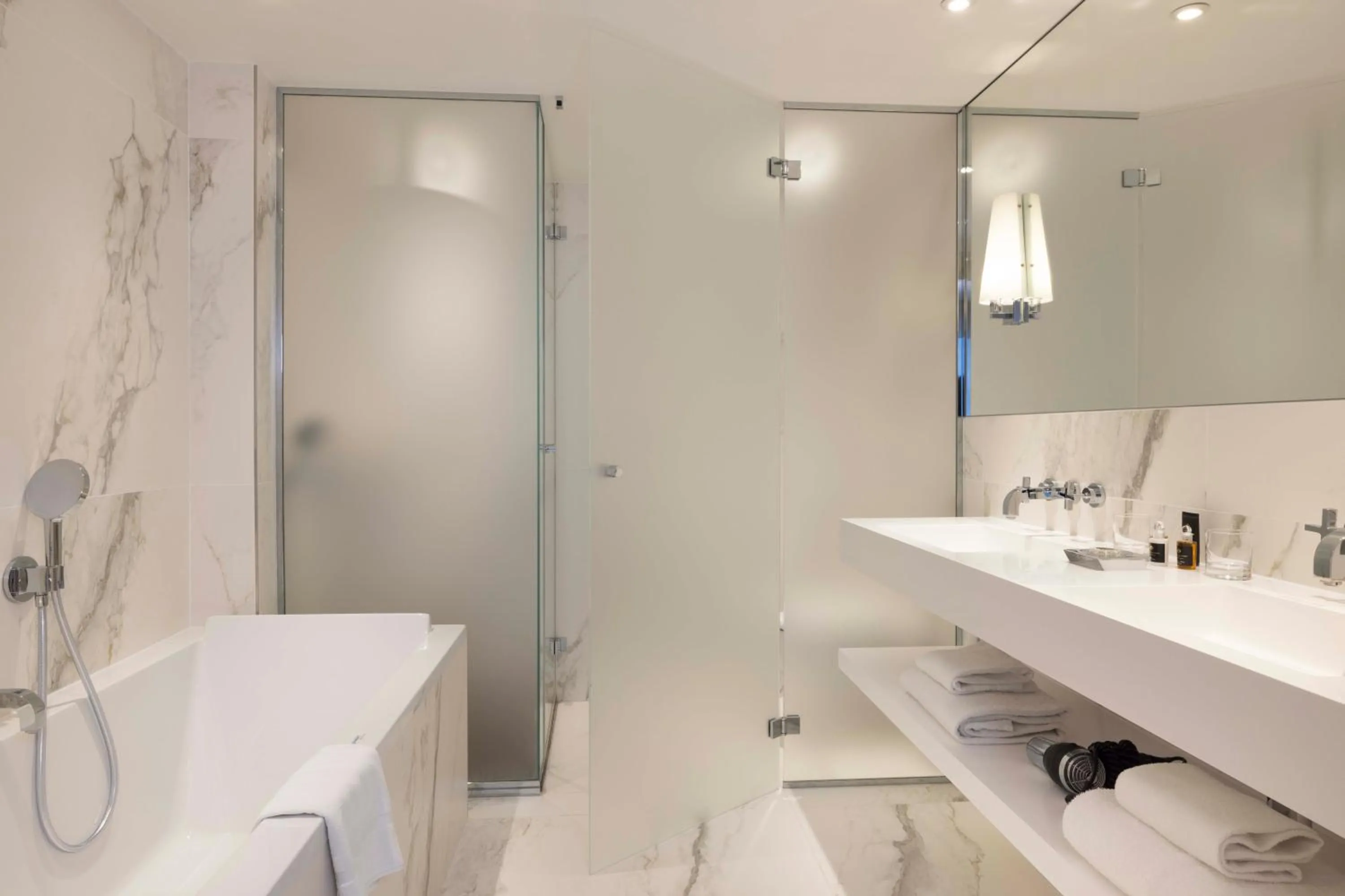 Bathroom in Hôtel De Castiglione