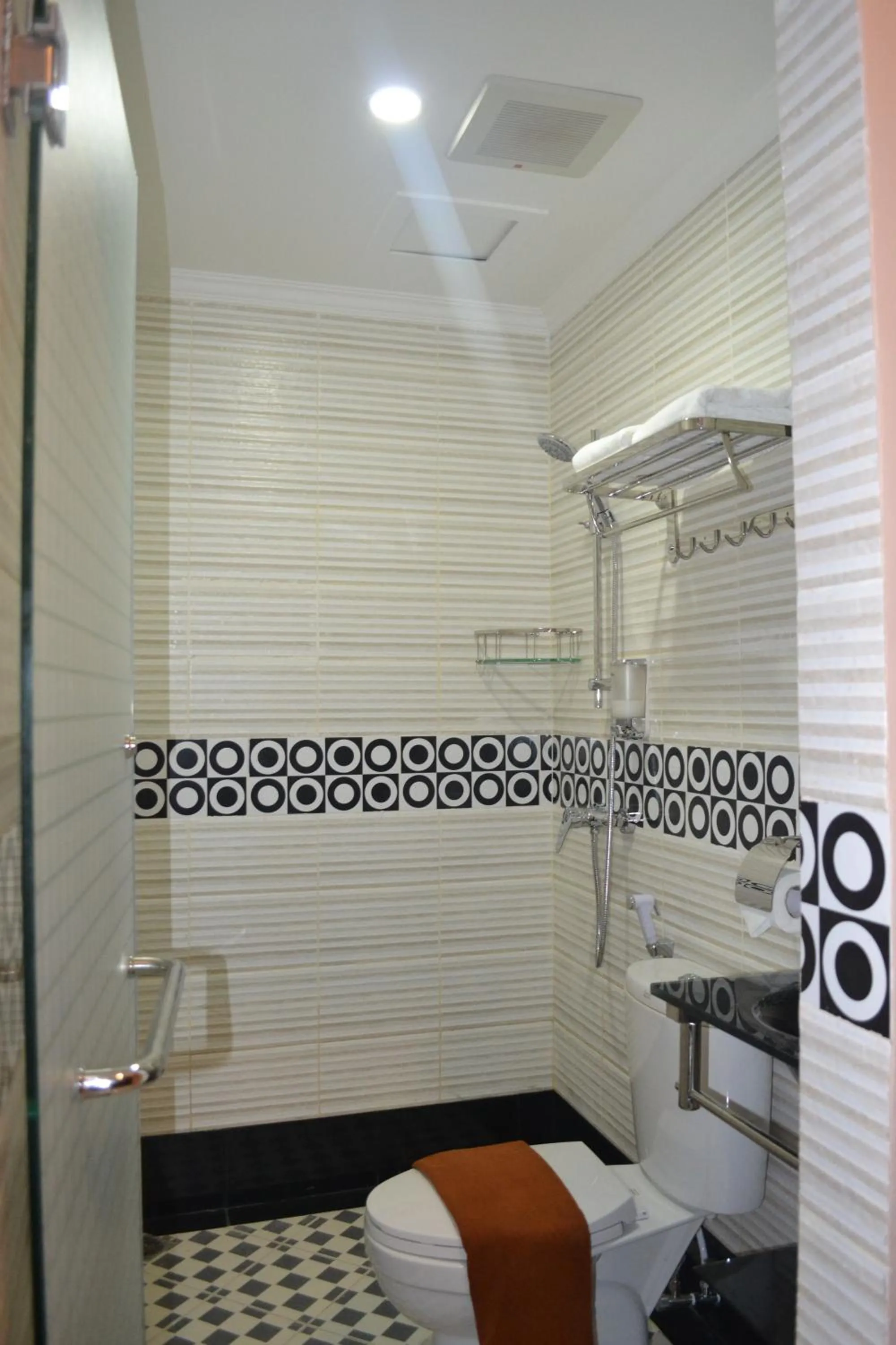 Bathroom in Puncak Budget Hotel