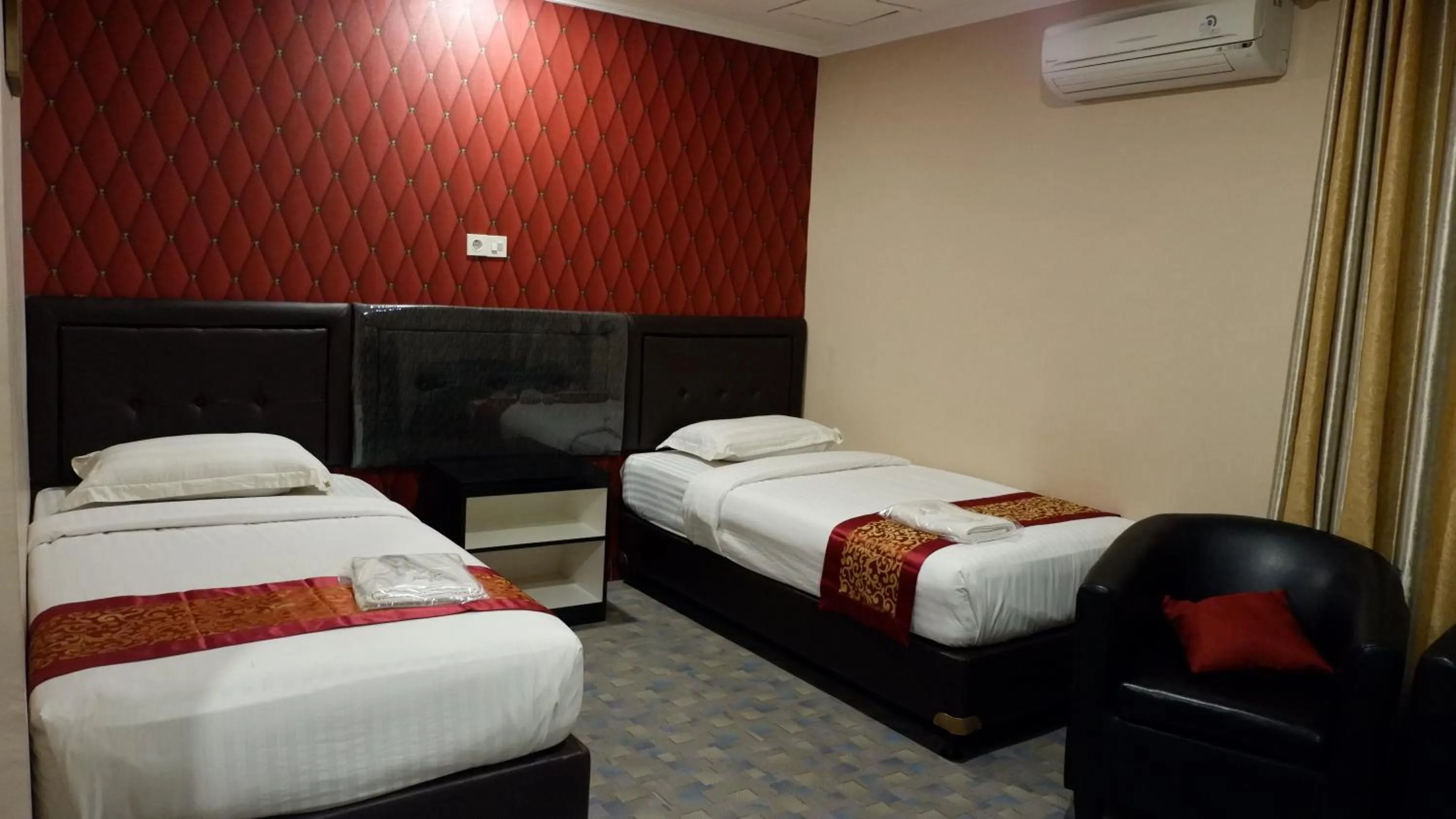 Bedroom, Bed in Puncak Budget Hotel