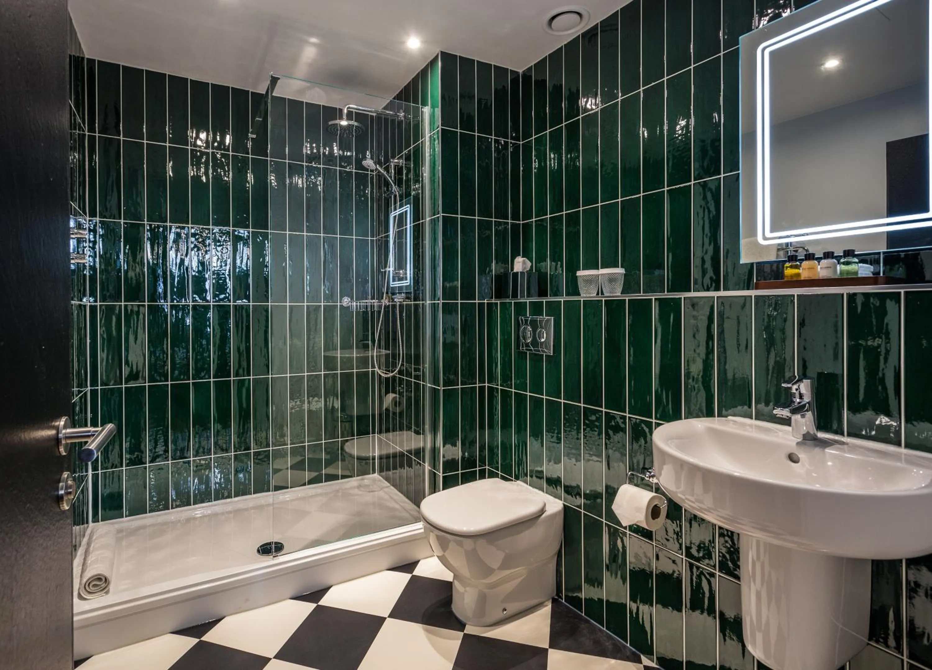 Toilet in Heathcote Hotel Manchester