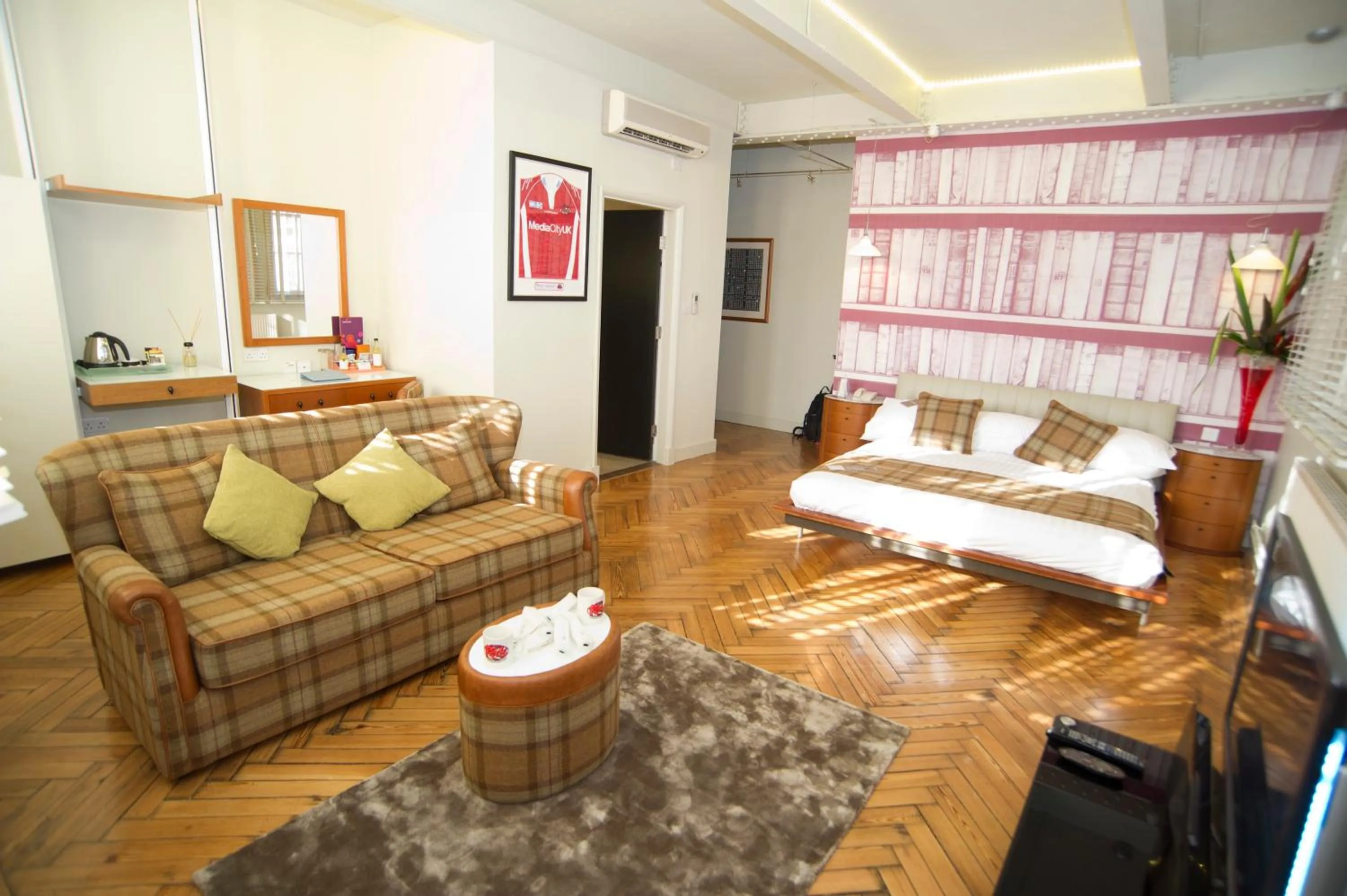 Photo of the whole room in Heathcote Hotel Manchester