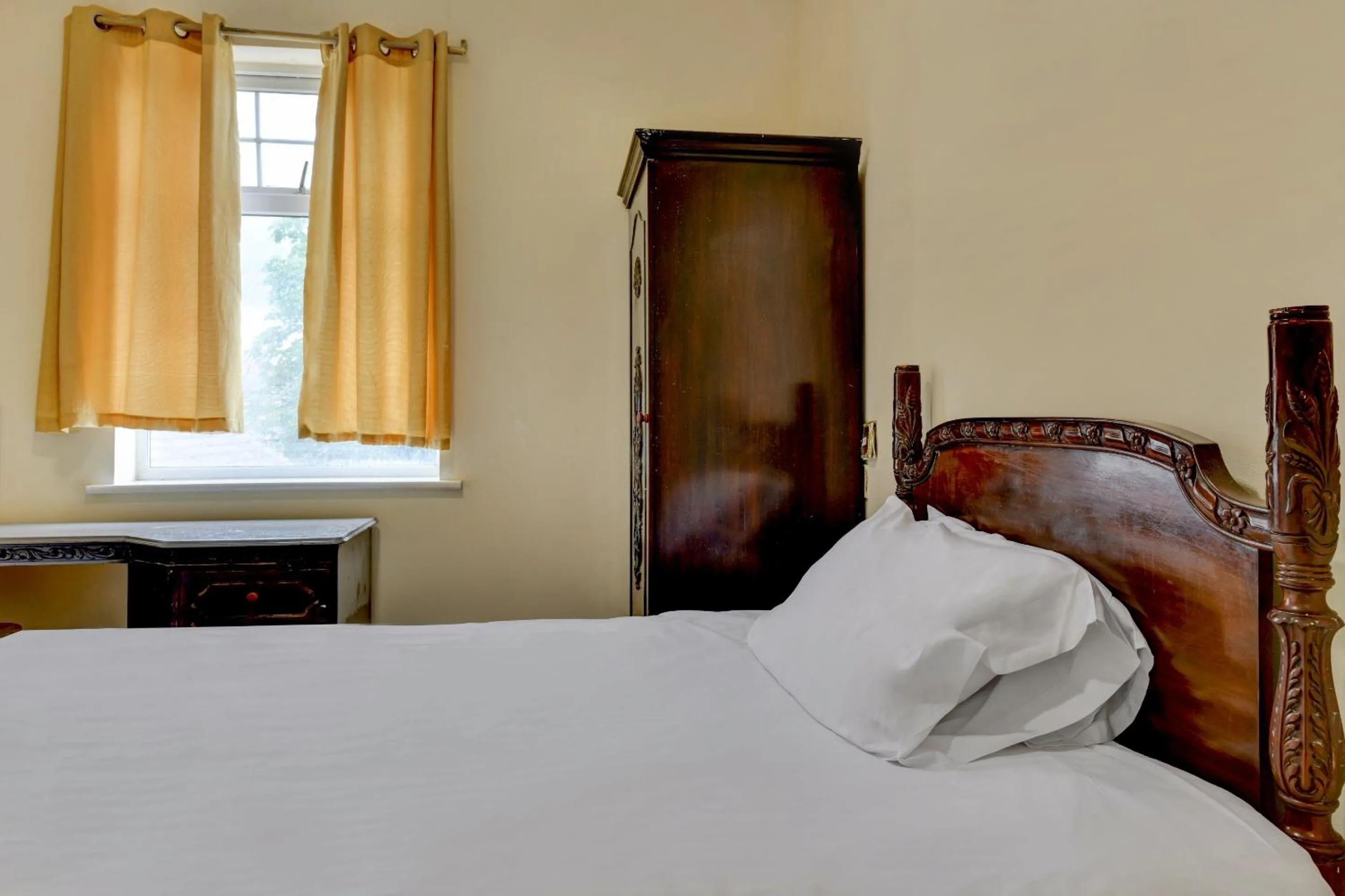 Bedroom, Bed in Empire Hotel