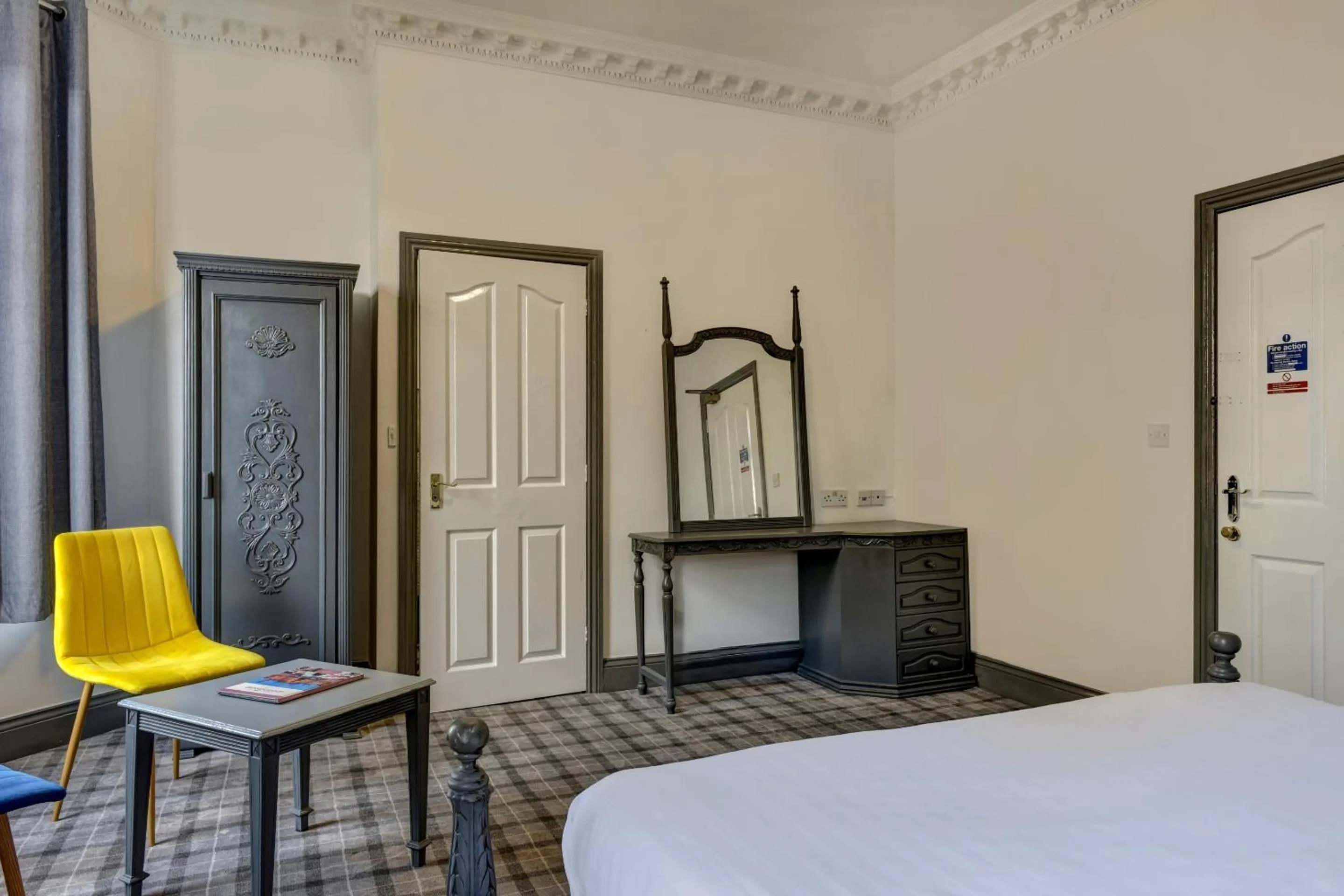 Bedroom, Bed in Empire Hotel