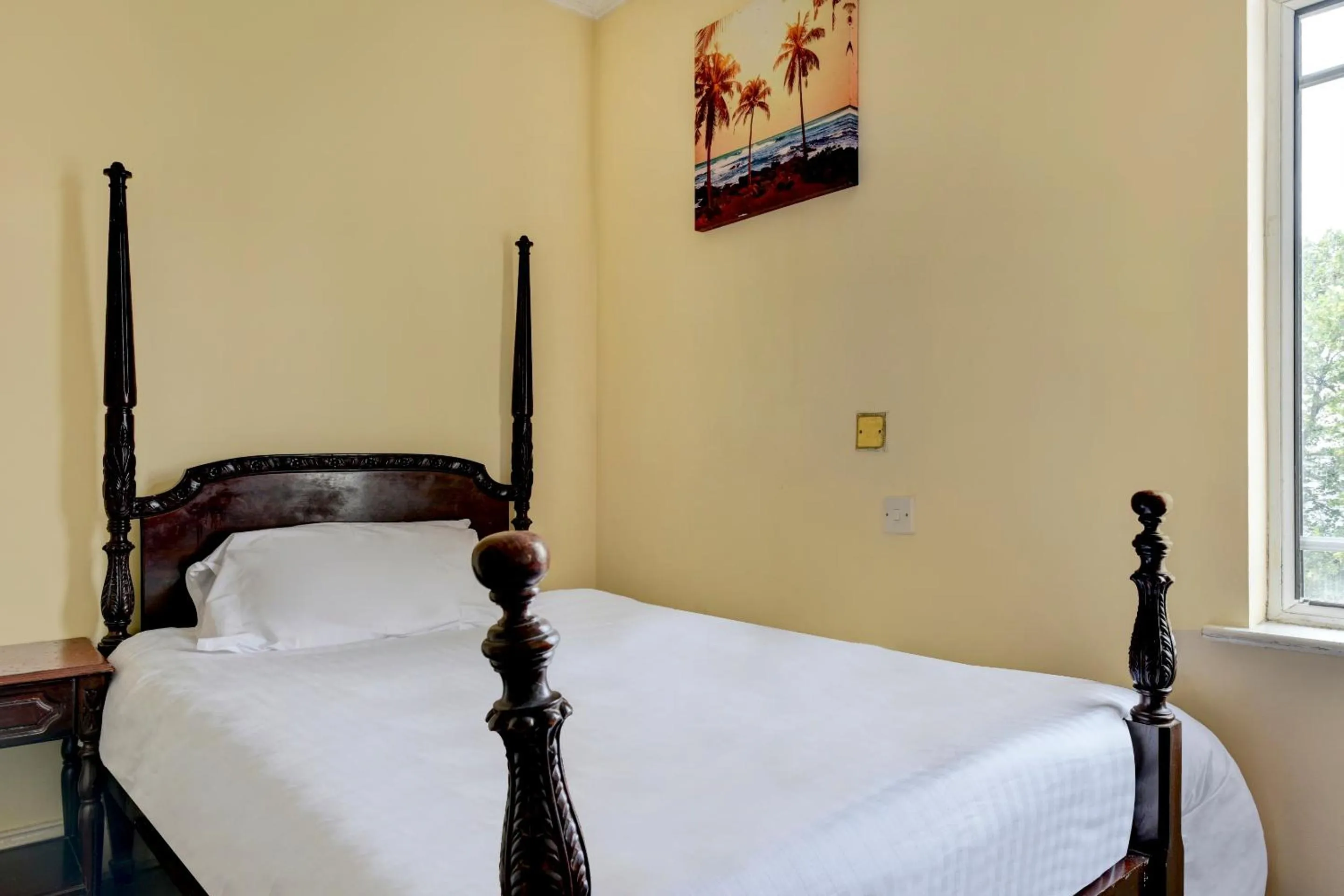 Bedroom, Bed in Empire Hotel