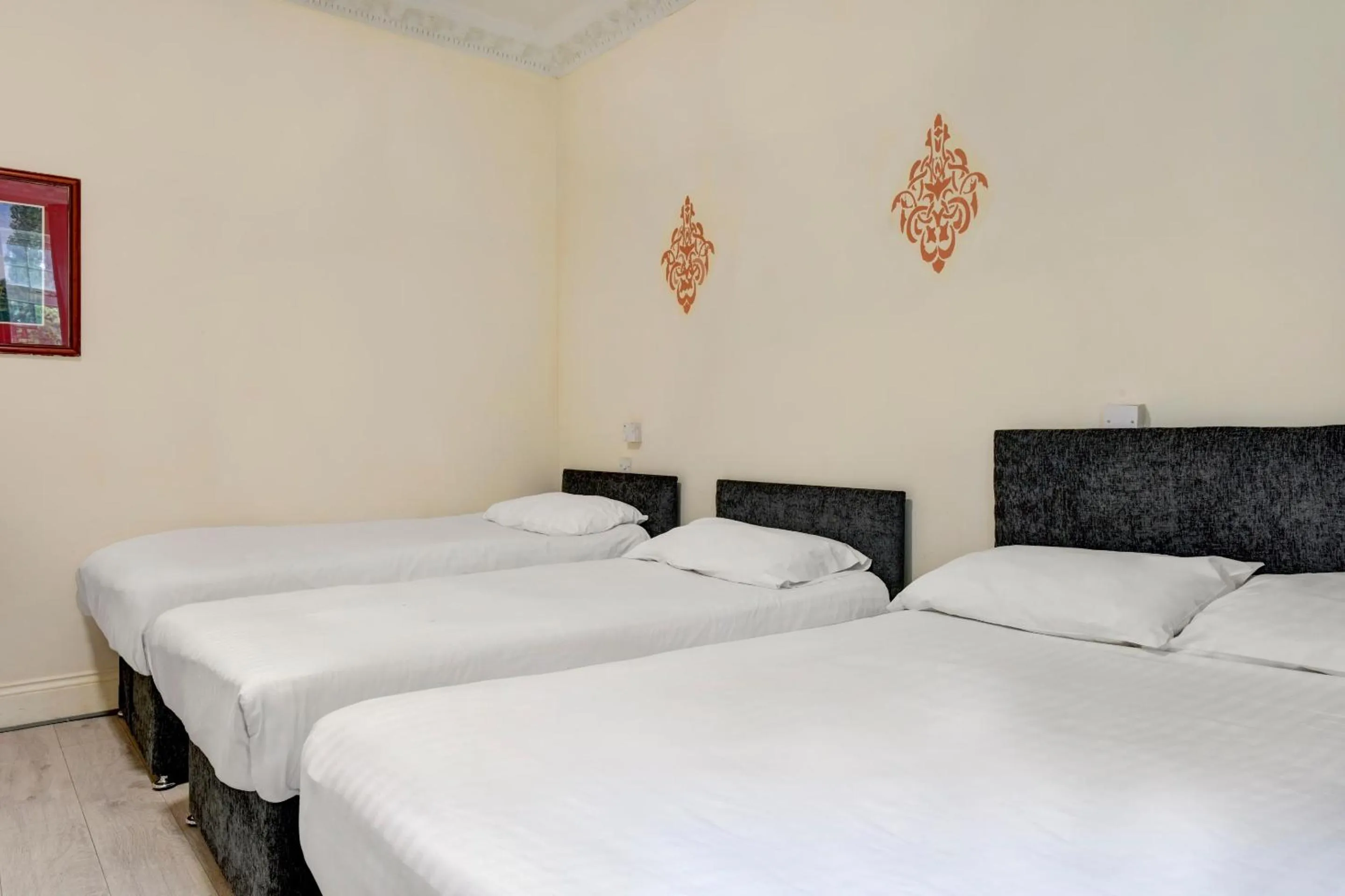 Bedroom, Bed in Empire Hotel