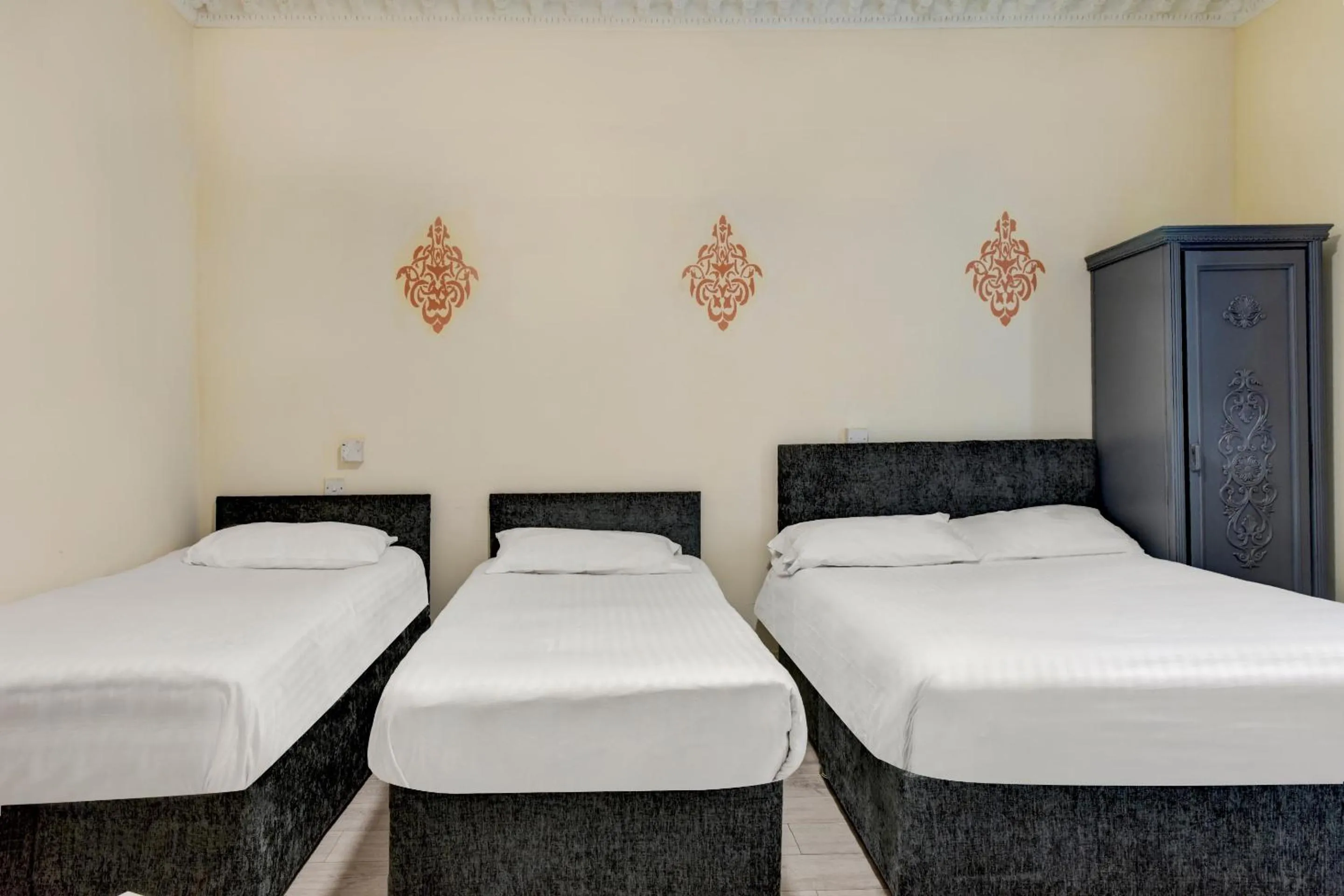 Bedroom, Bed in Empire Hotel