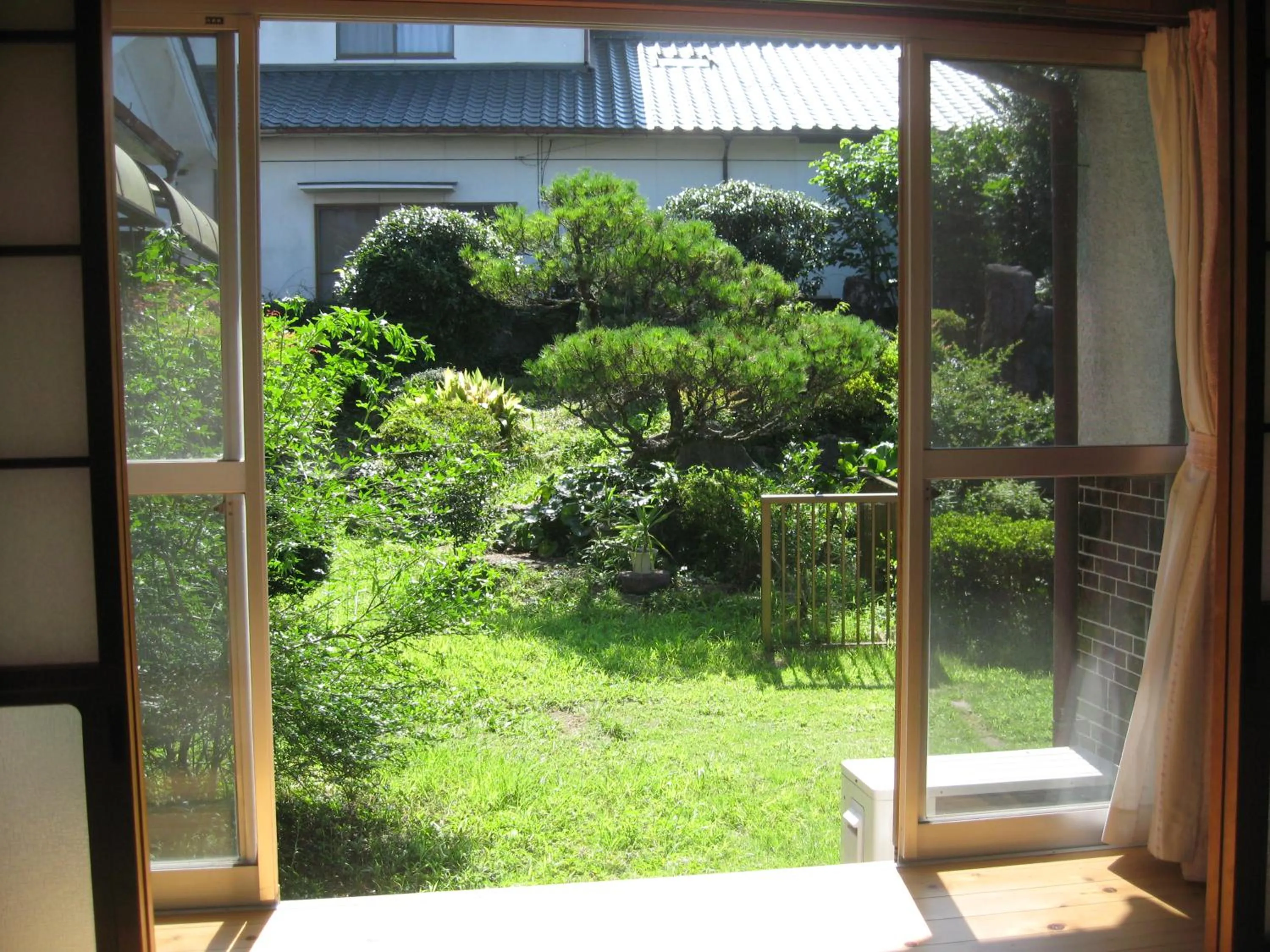 Inner courtyard view in Guesthouse Fukiaesu