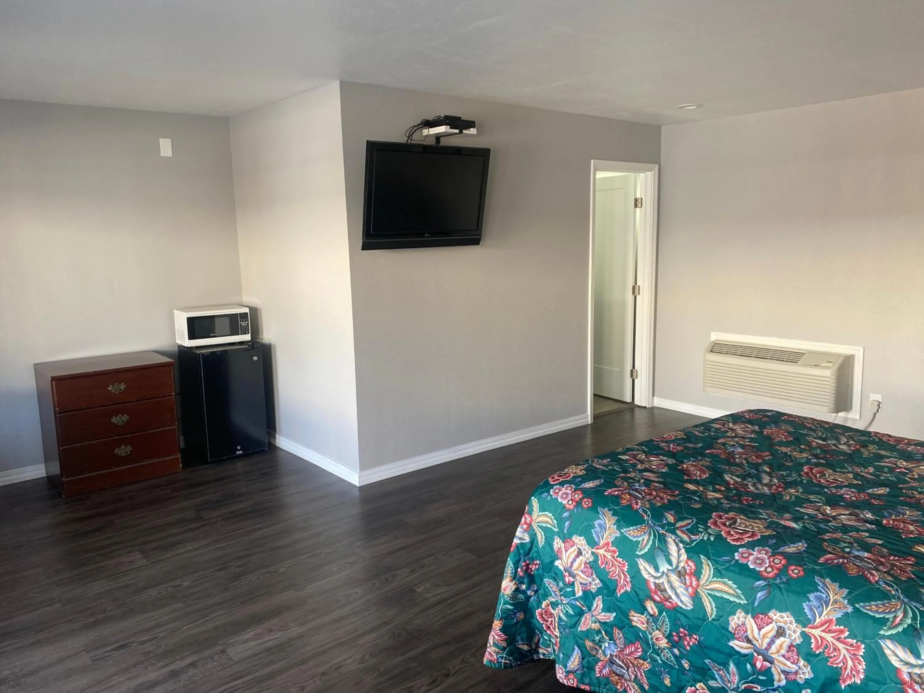 TV and multimedia, Bed in Sun Valley Inn