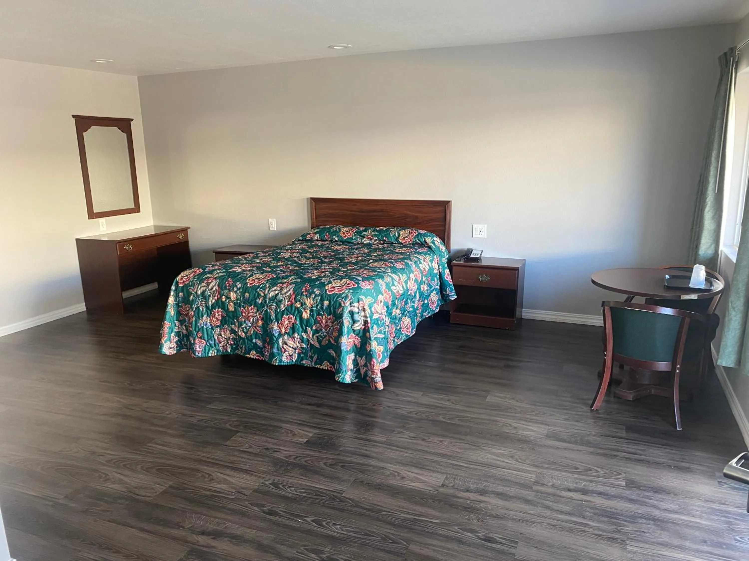 Bedroom, Bed in Sun Valley Inn