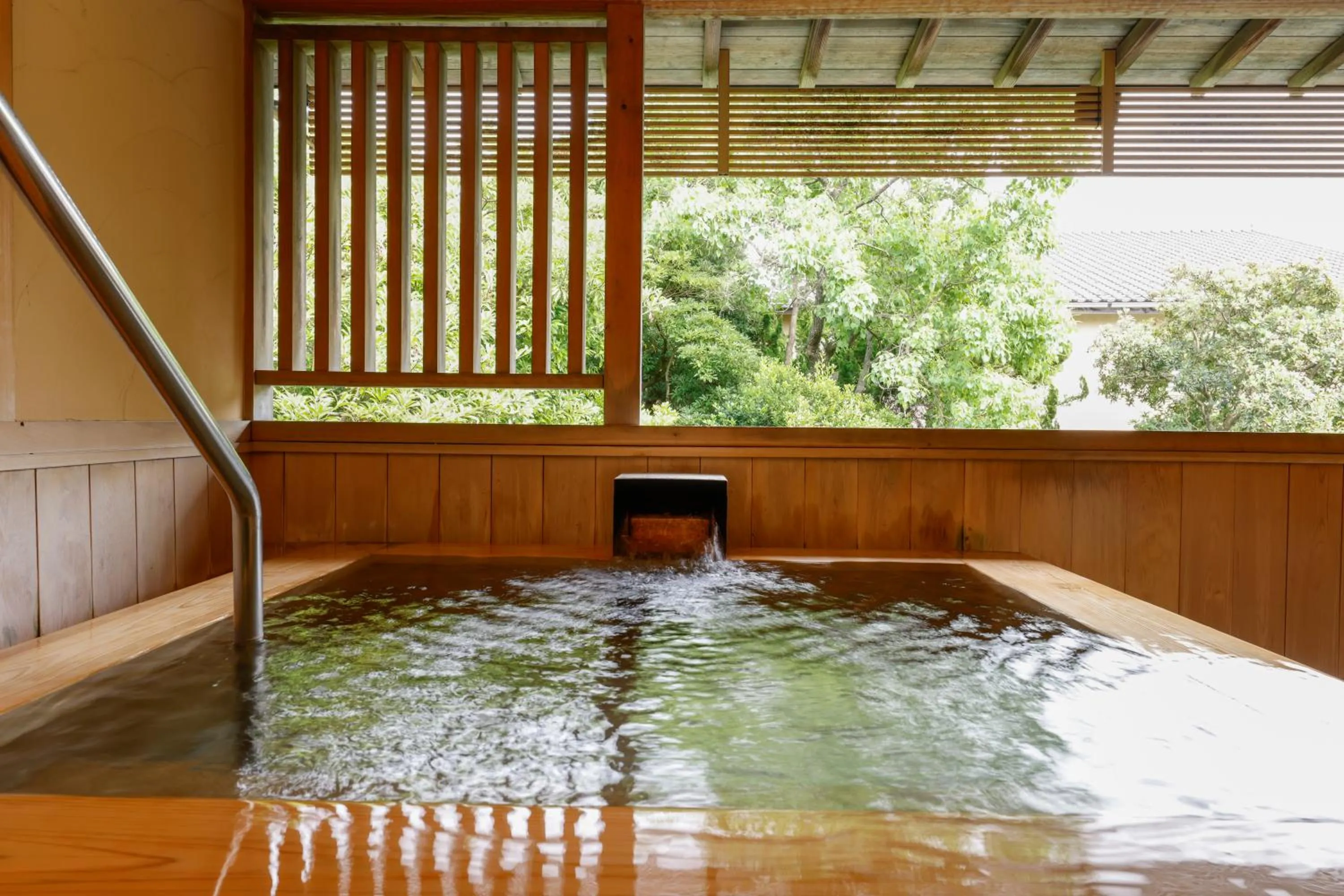 Hot Spring Bath in Kaikatei Hanagozen