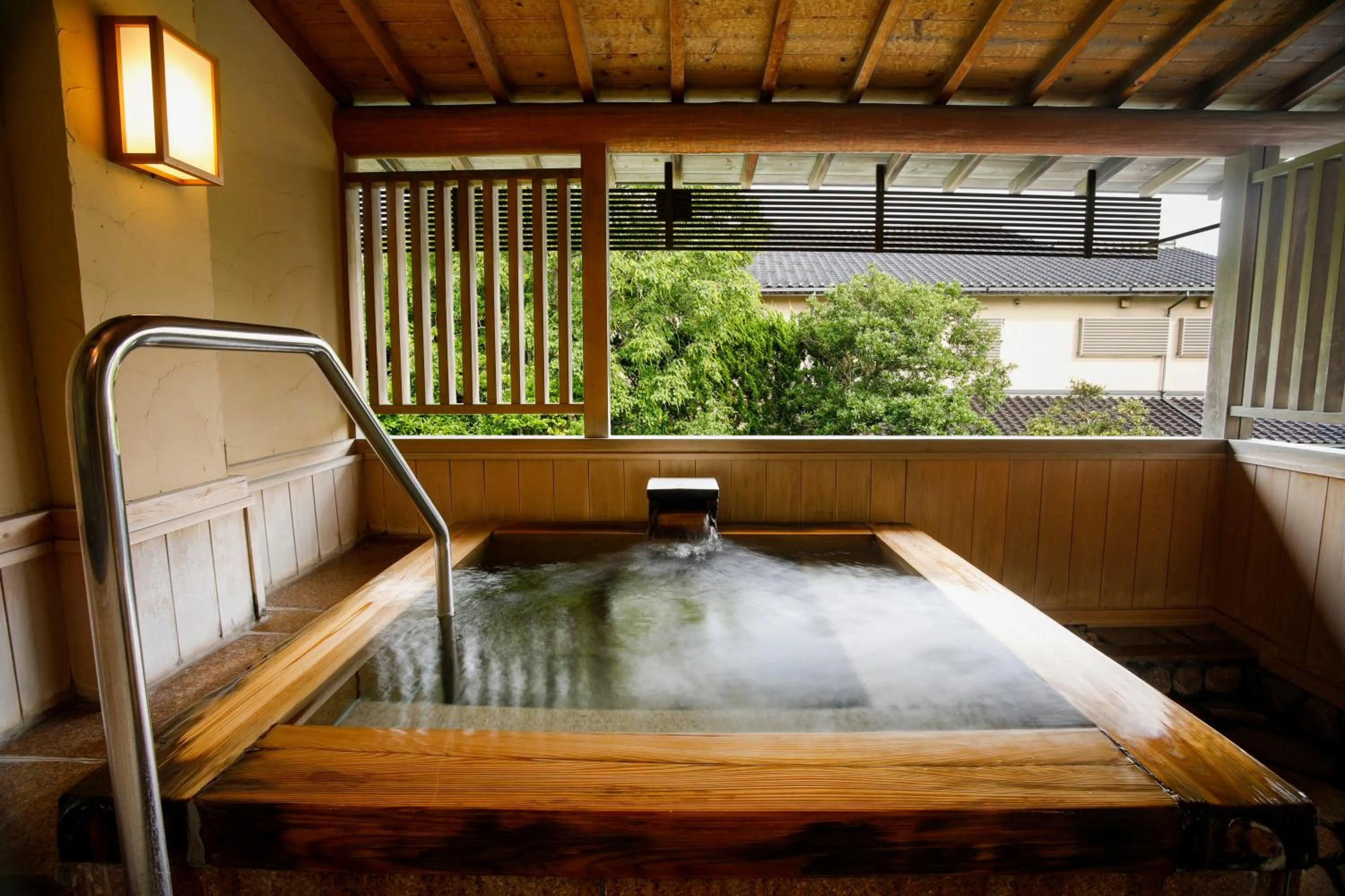Hot Spring Bath in Kaikatei Hanagozen
