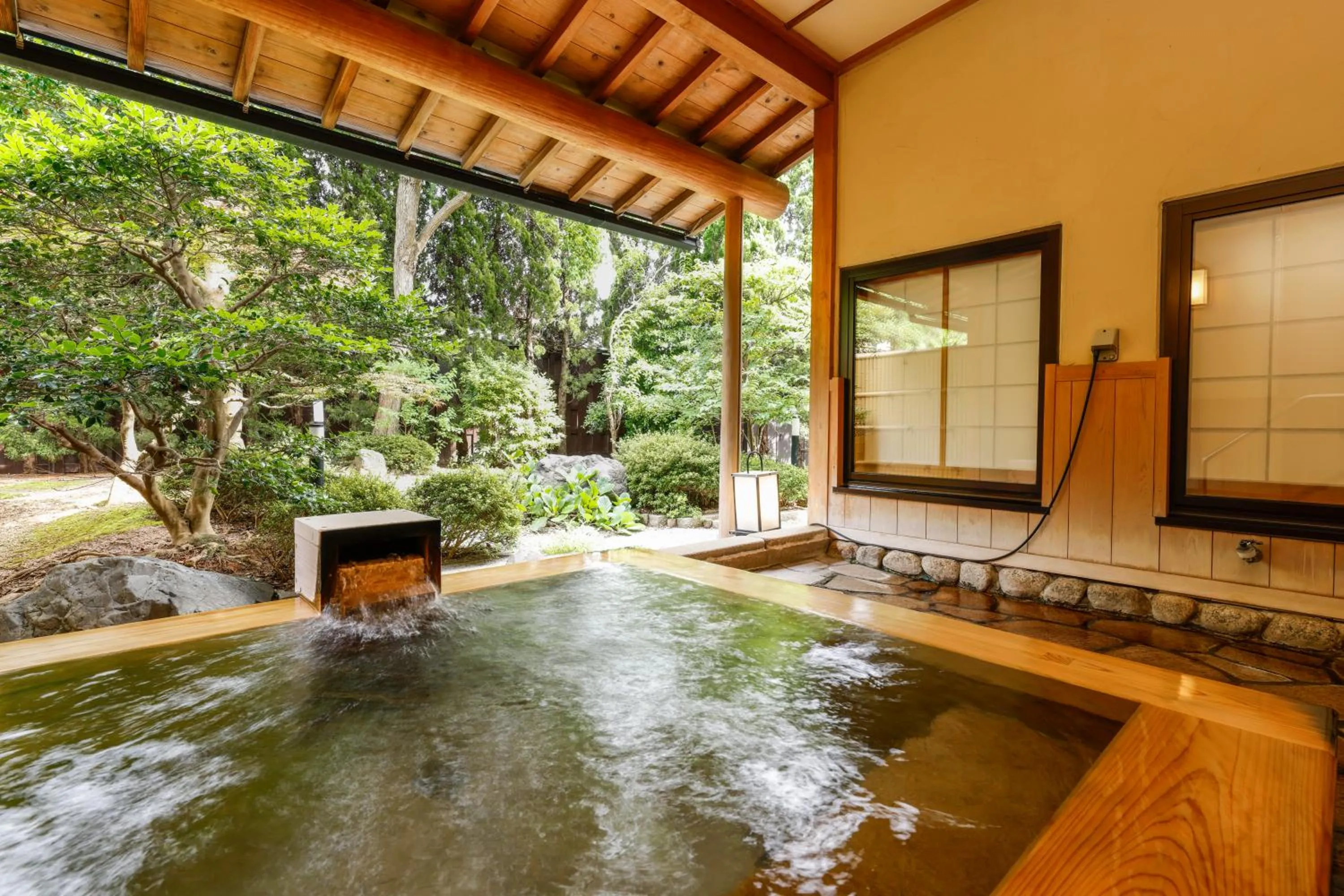 Hot Spring Bath in Kaikatei Hanagozen
