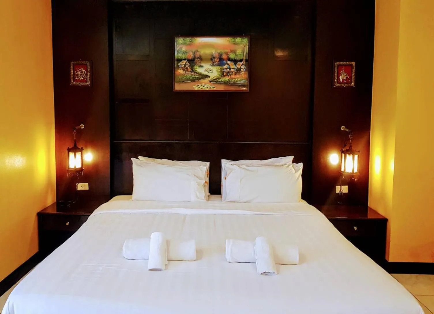 Bed in Baantonkhaokata Hotel