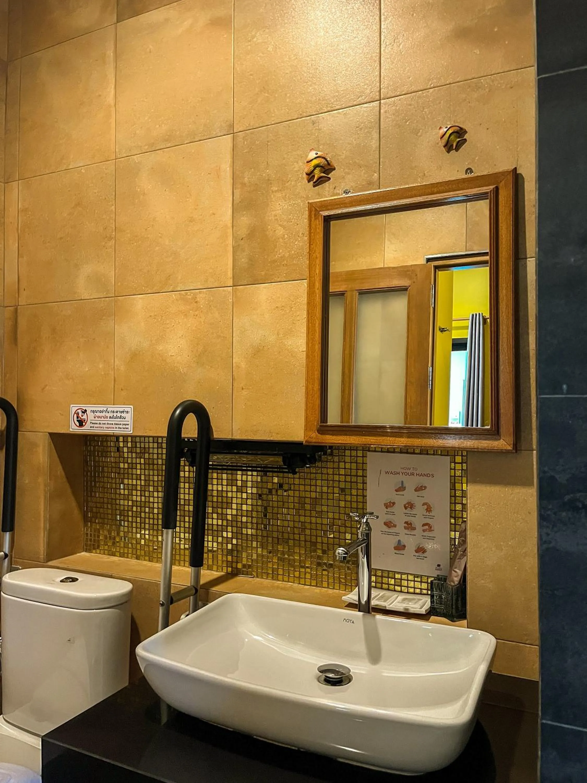 Bathroom in BaanMee Phuket near Chalong Pier