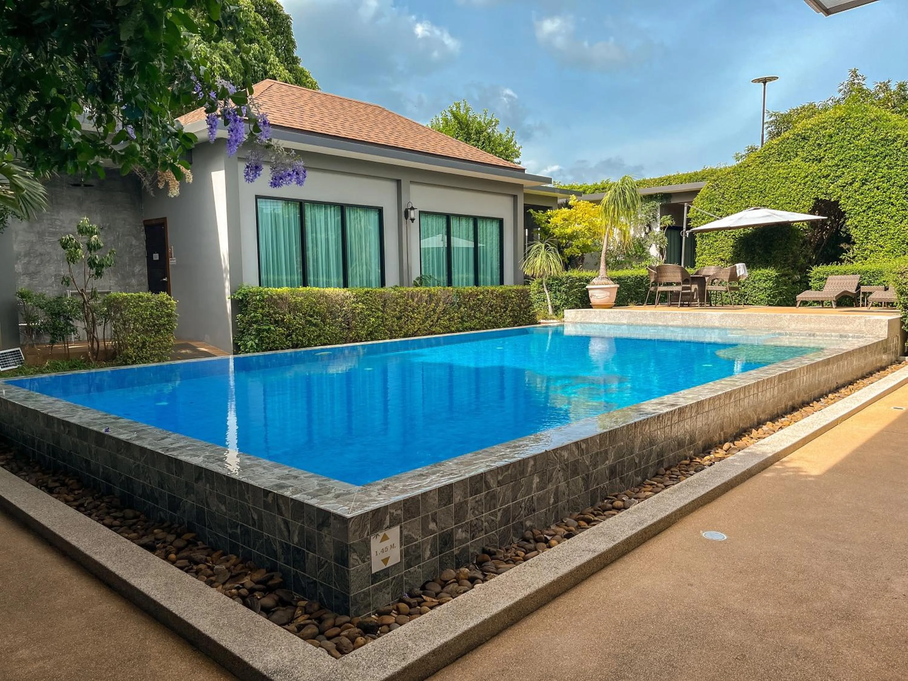 Swimming pool in BaanMee Phuket near Chalong Pier