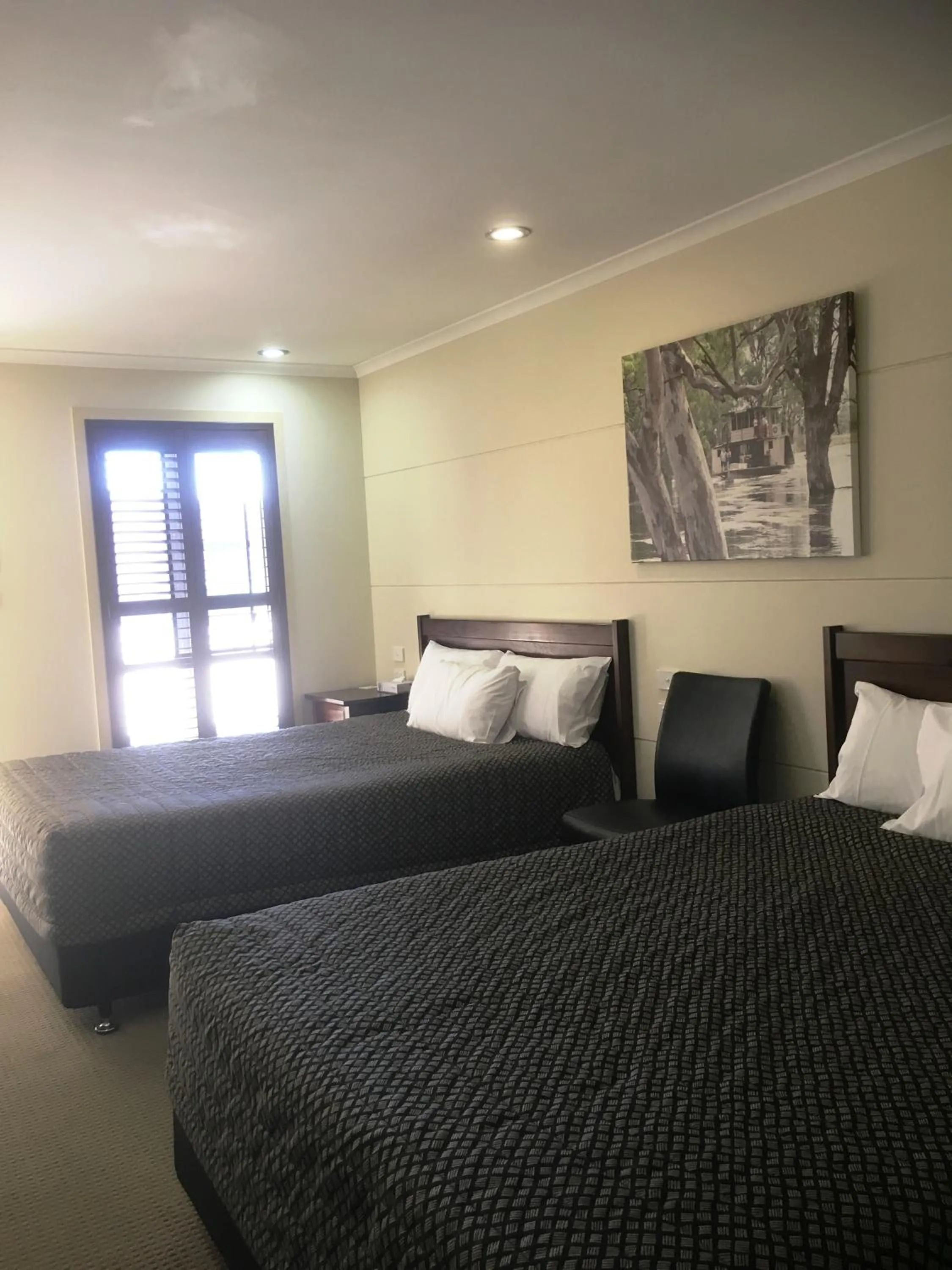 Bed in Balranald Club Motel