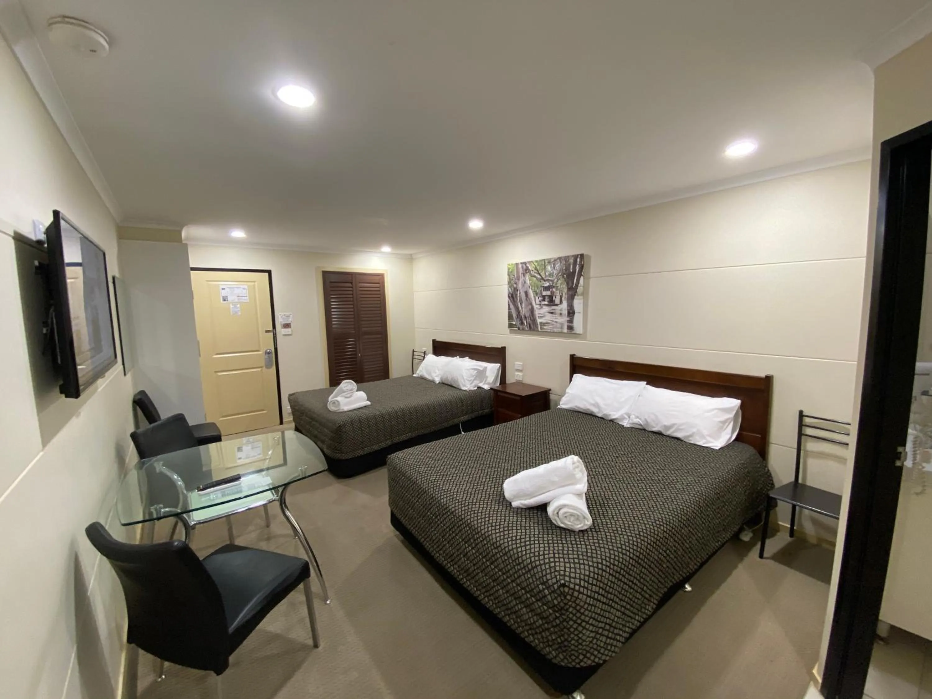 Bed in Balranald Club Motel