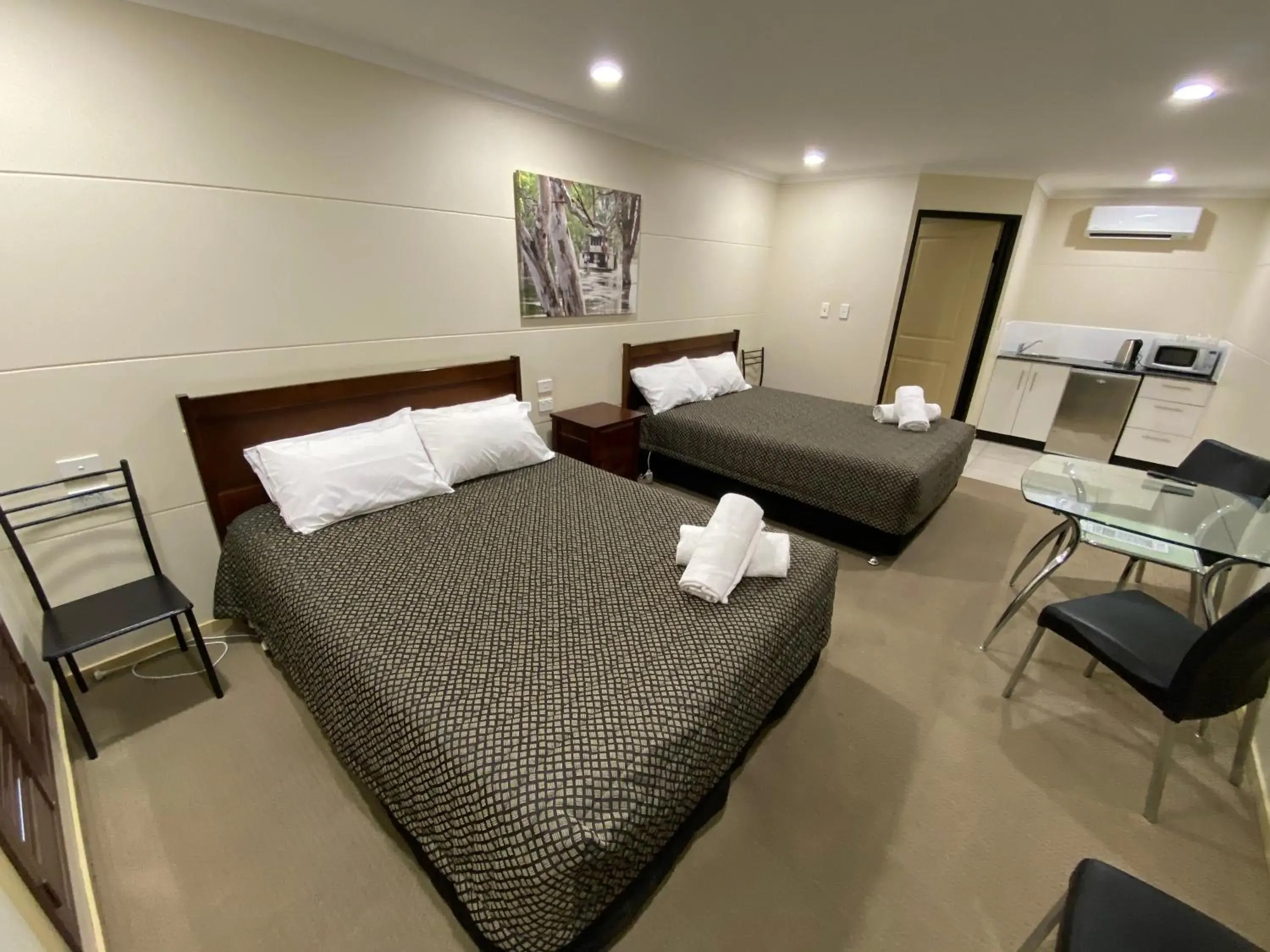 Deluxe King Queen Room in Balranald Club Motel Deluxe King Queen Room in Balranald Club Motel