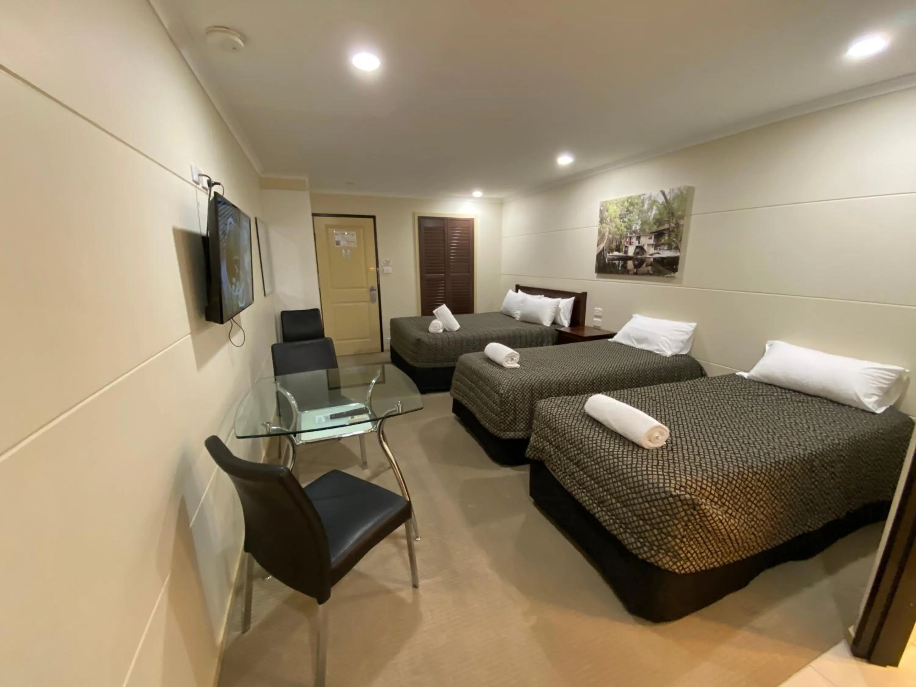 Bed in Balranald Club Motel