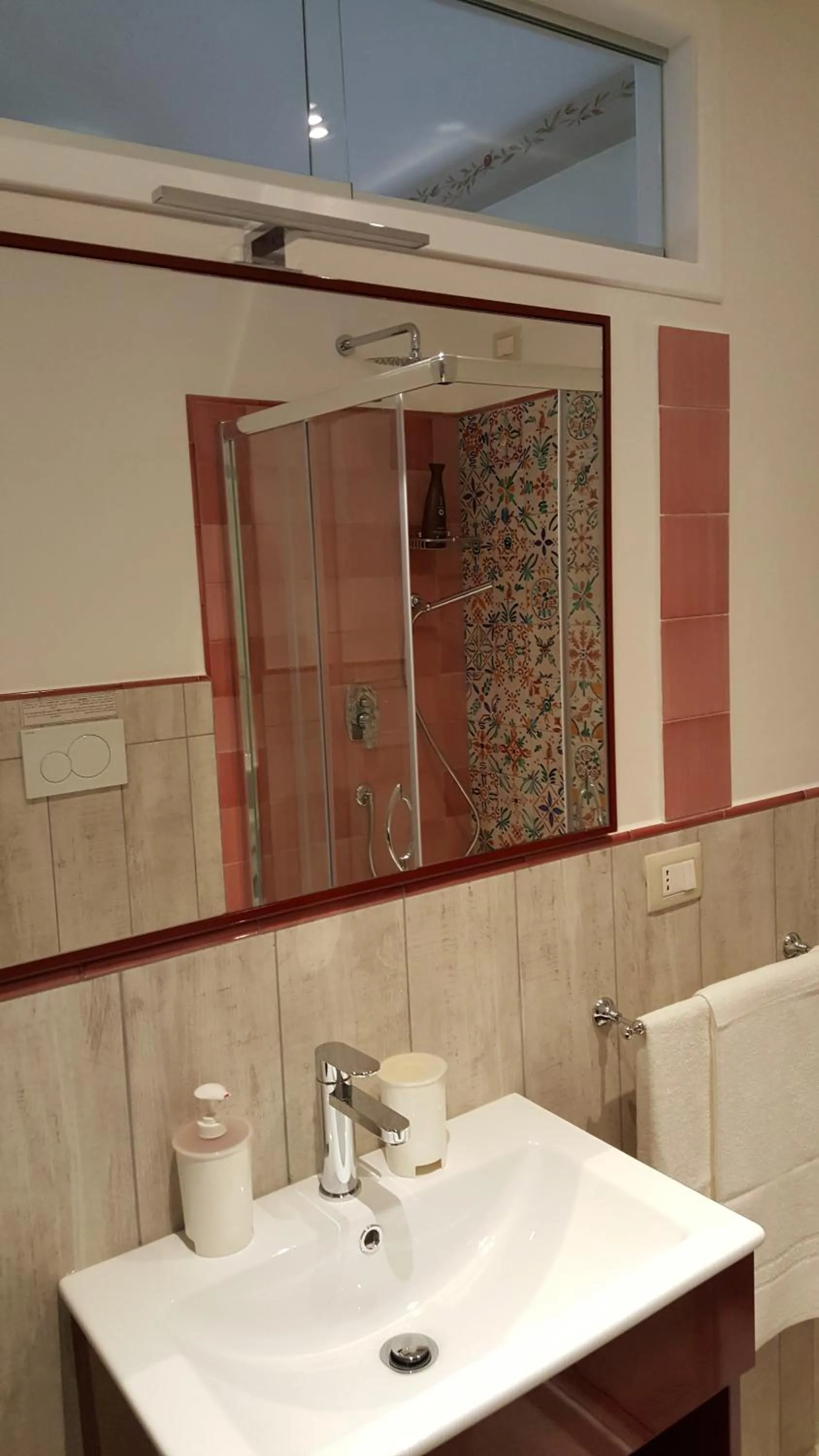 Bathroom in Five Roses Bed & Breakfast