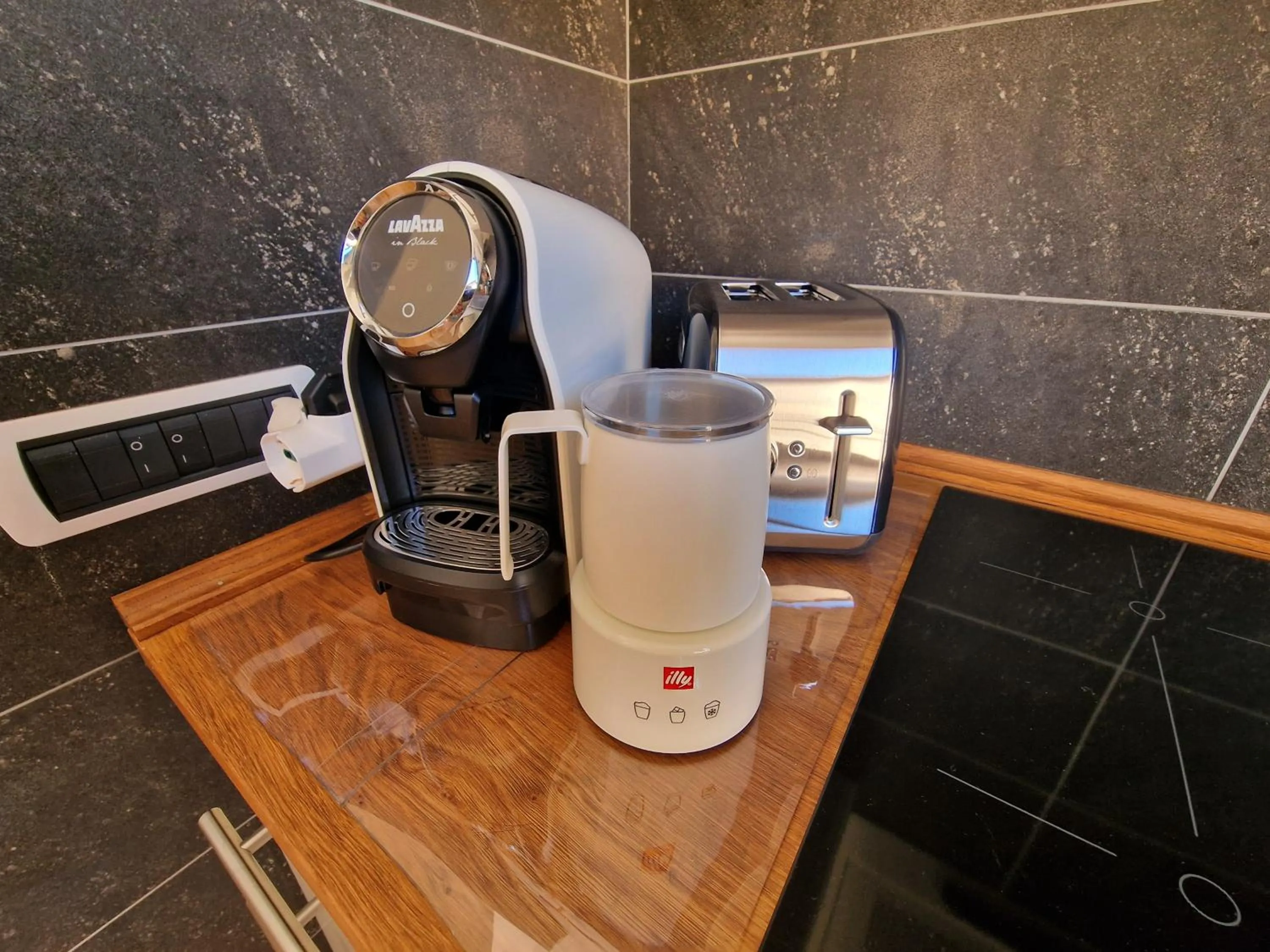 Coffee/tea facilities in Five Roses Bed & Breakfast