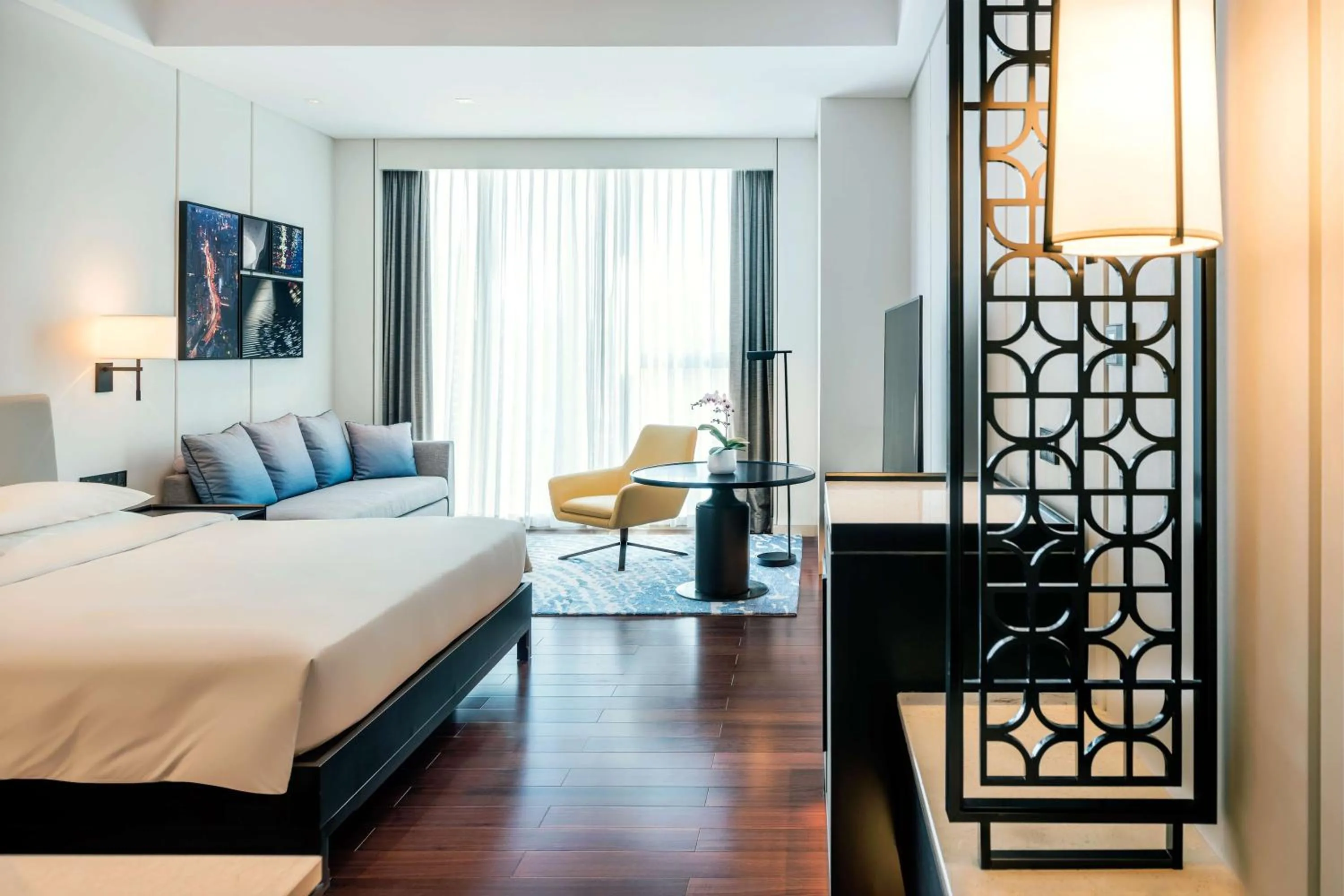 Photo of the whole room, Bed in Hyatt Regency Shanghai Global Harbor