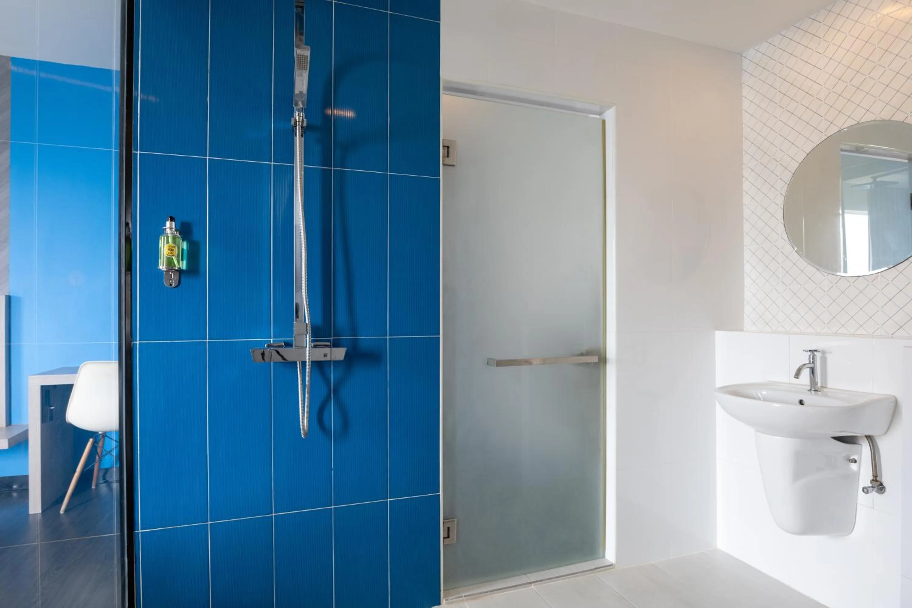 Shower in Wake Up Aonang Hotel