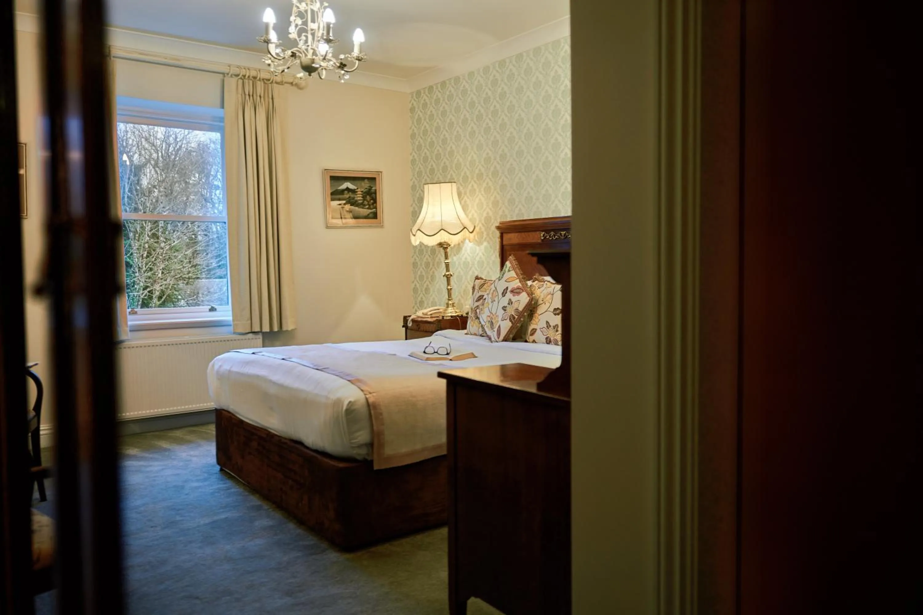 Bedroom in Seaview House Hotel