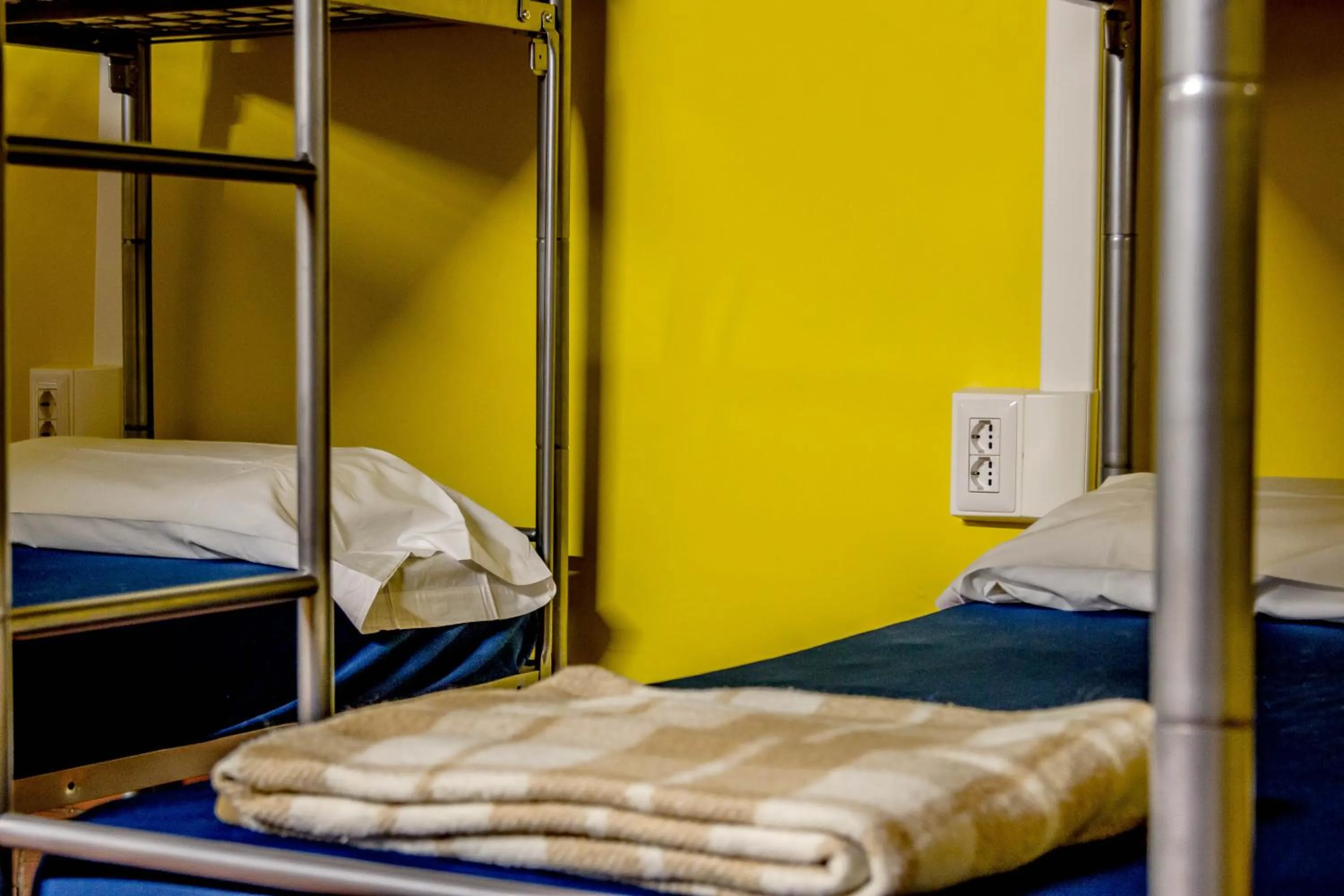 Spring, Bed in Hostel Santa Monaca