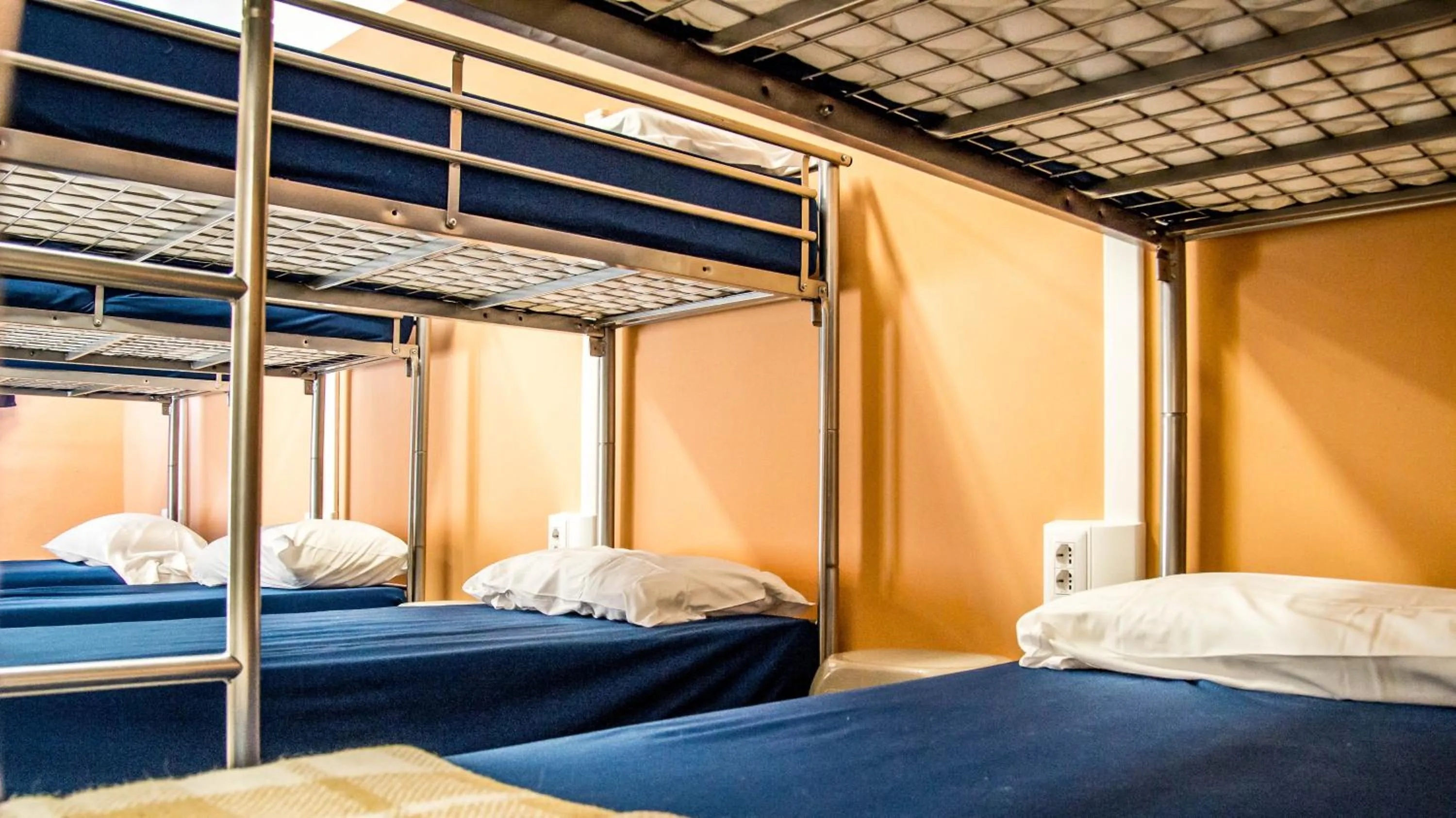 Spring, Bed in Hostel Santa Monaca