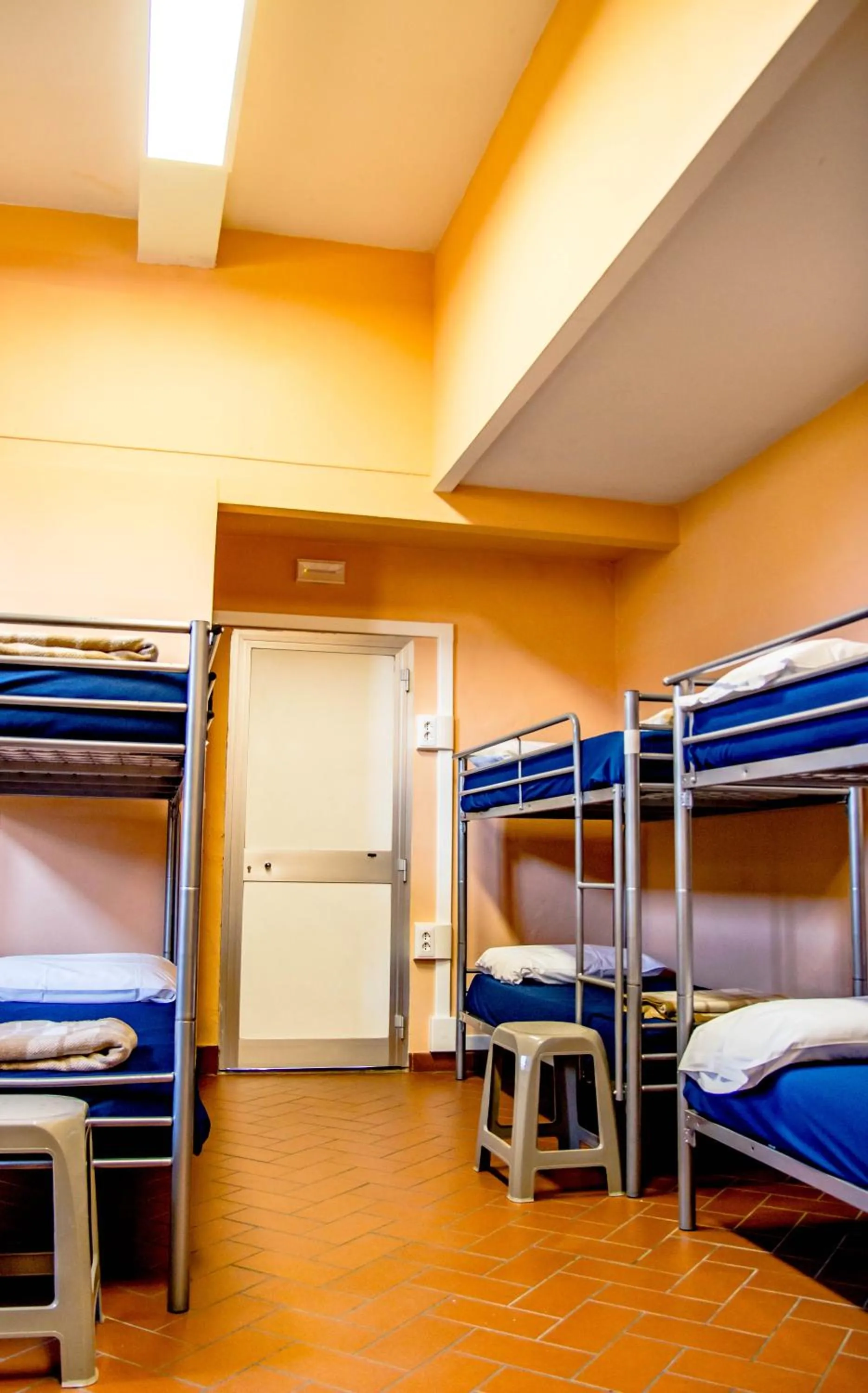 Spring, Bed in Hostel Santa Monaca