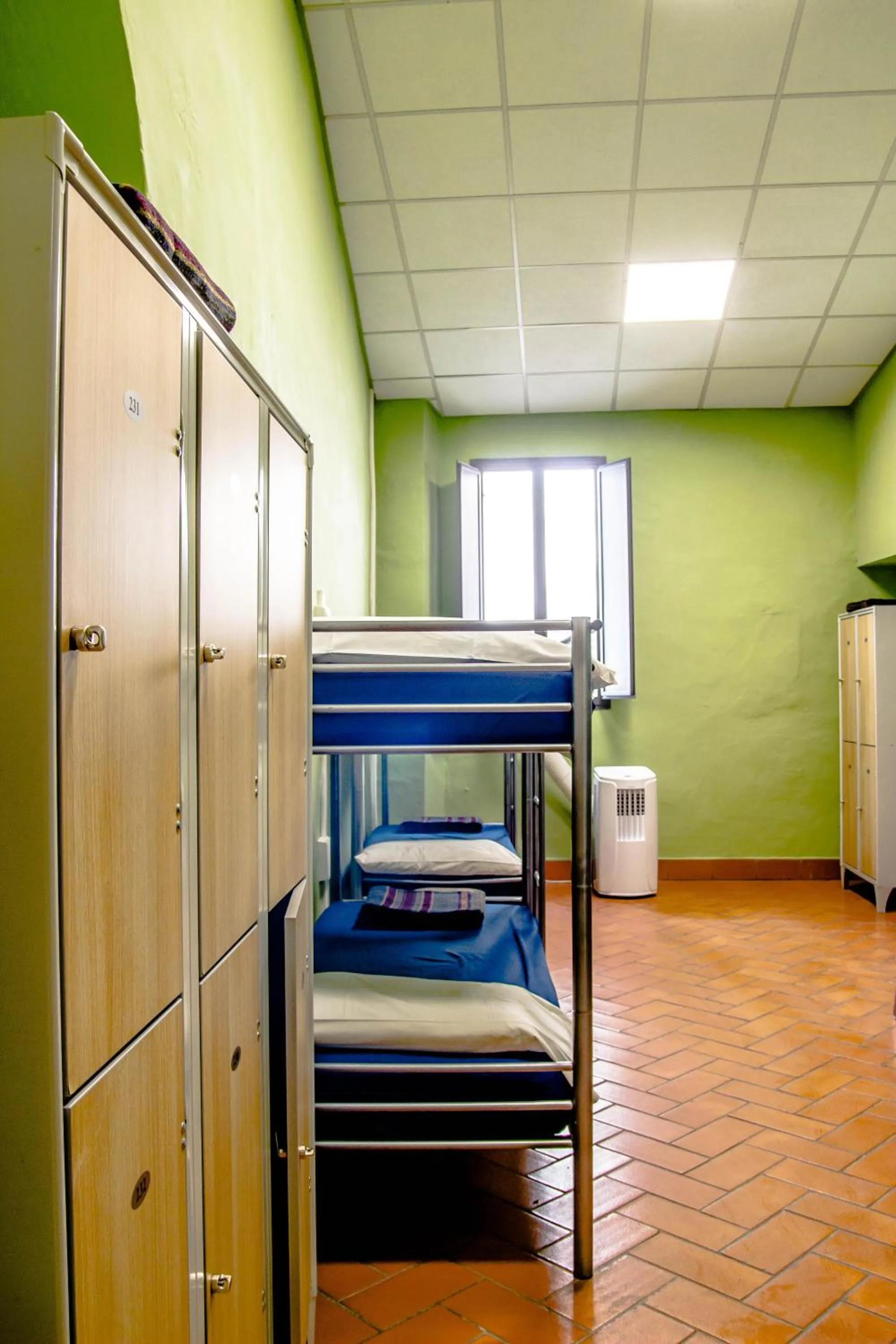 Spring, Bed in Hostel Santa Monaca