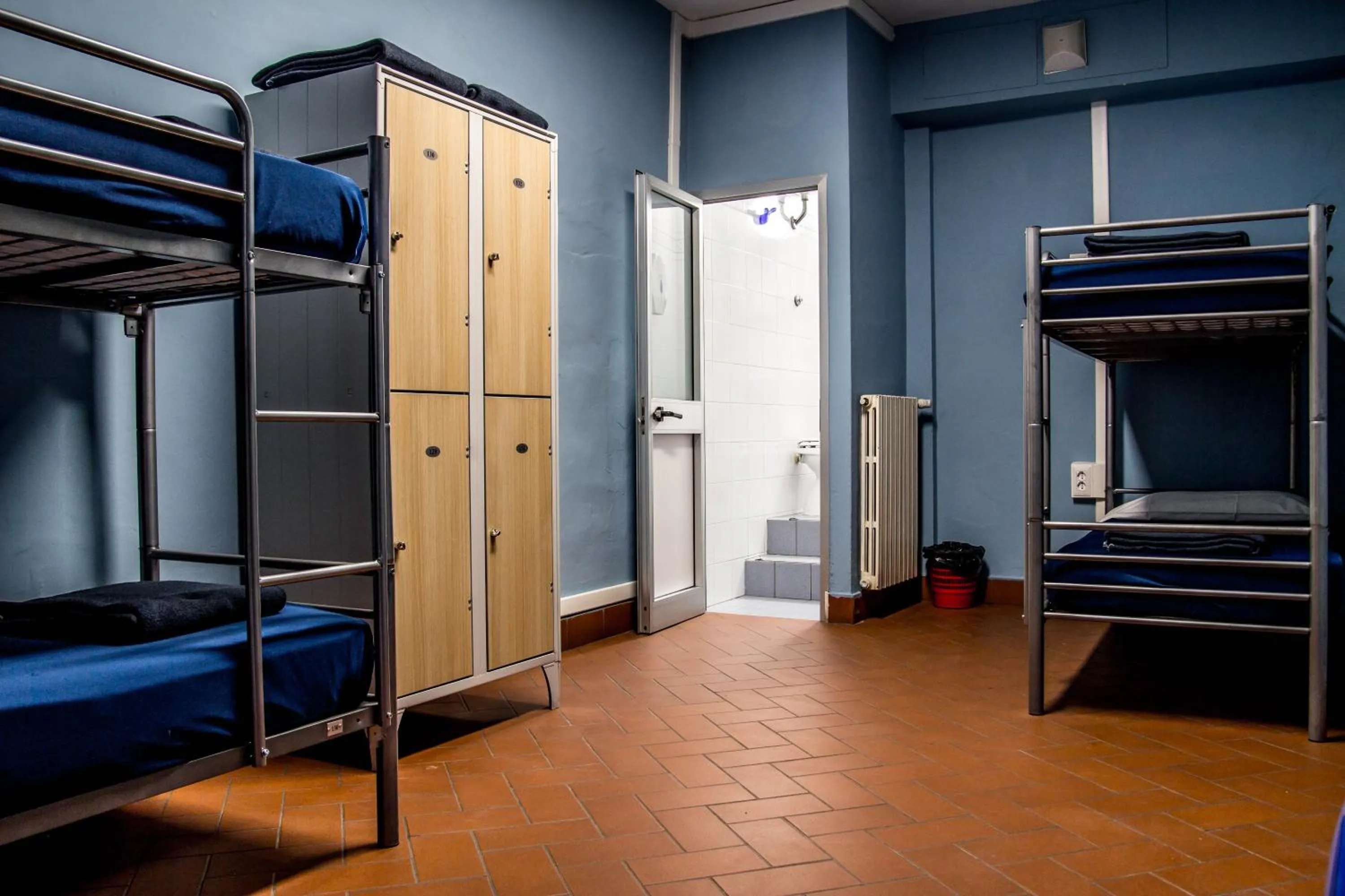 Spring, Bed in Hostel Santa Monaca