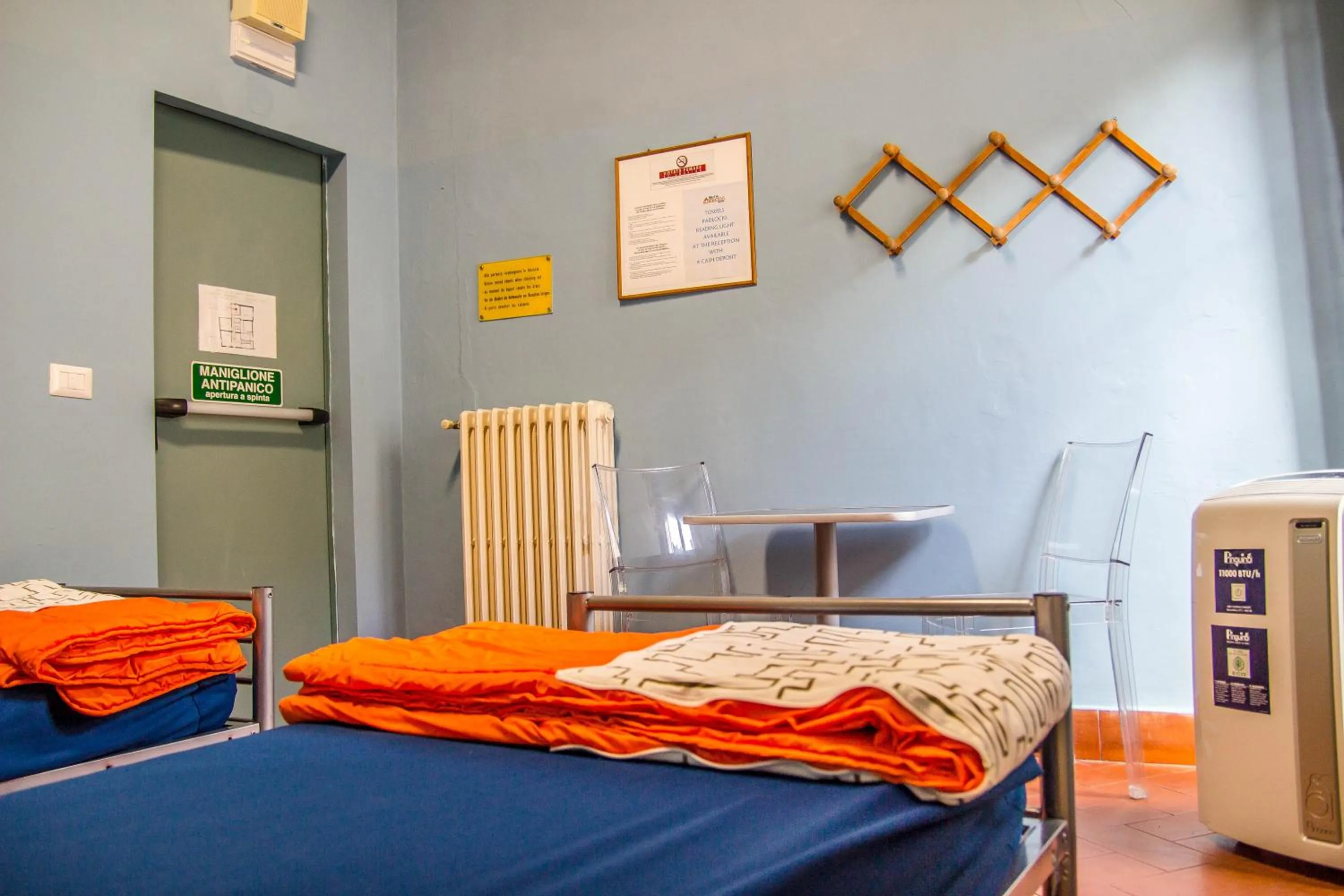 Spring, Bed in Hostel Santa Monaca