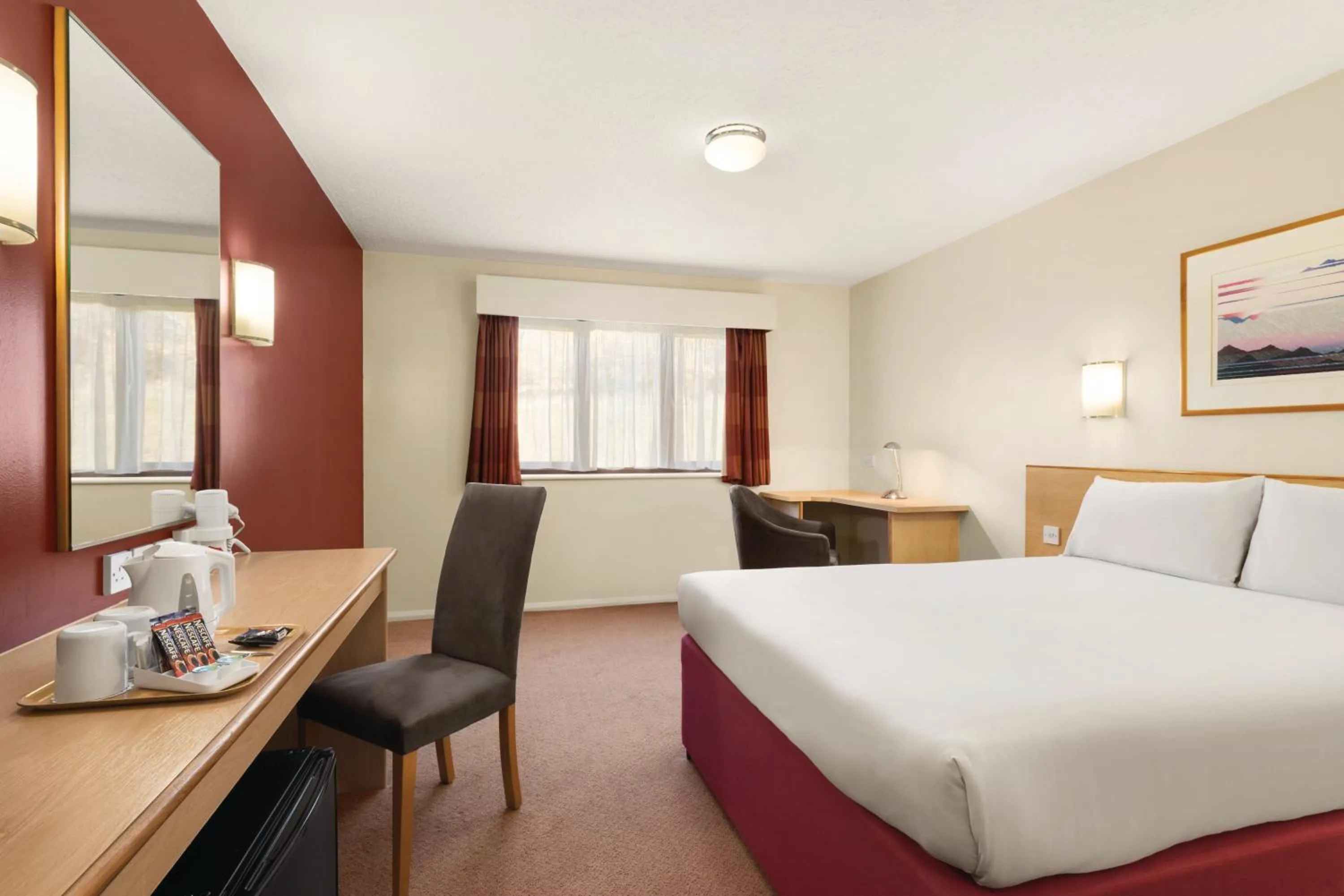 Photo of the whole room, Bed in Days Inn Hotel Warwick South - Southbound M40