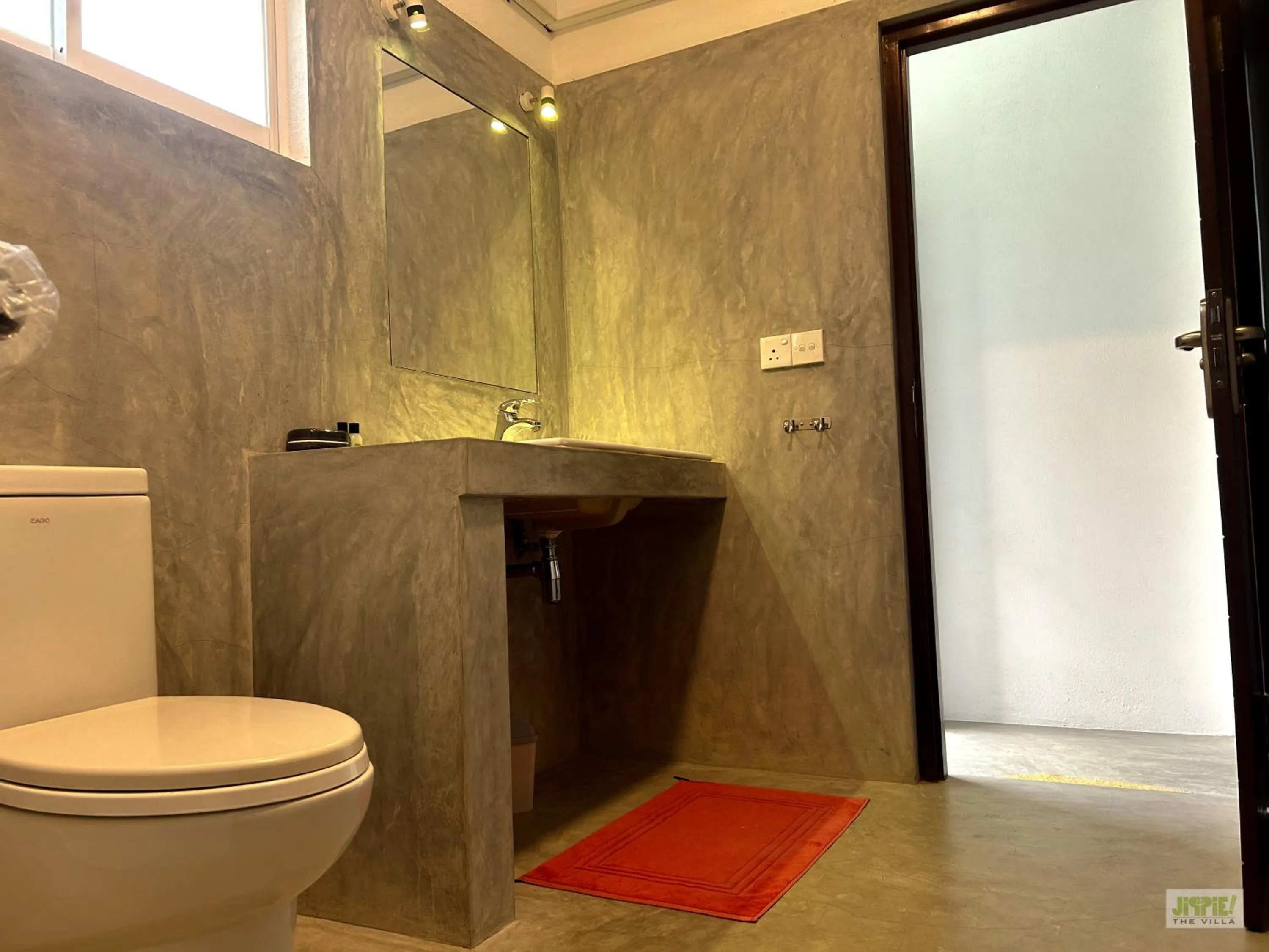 Toilet in Jippie The Villa