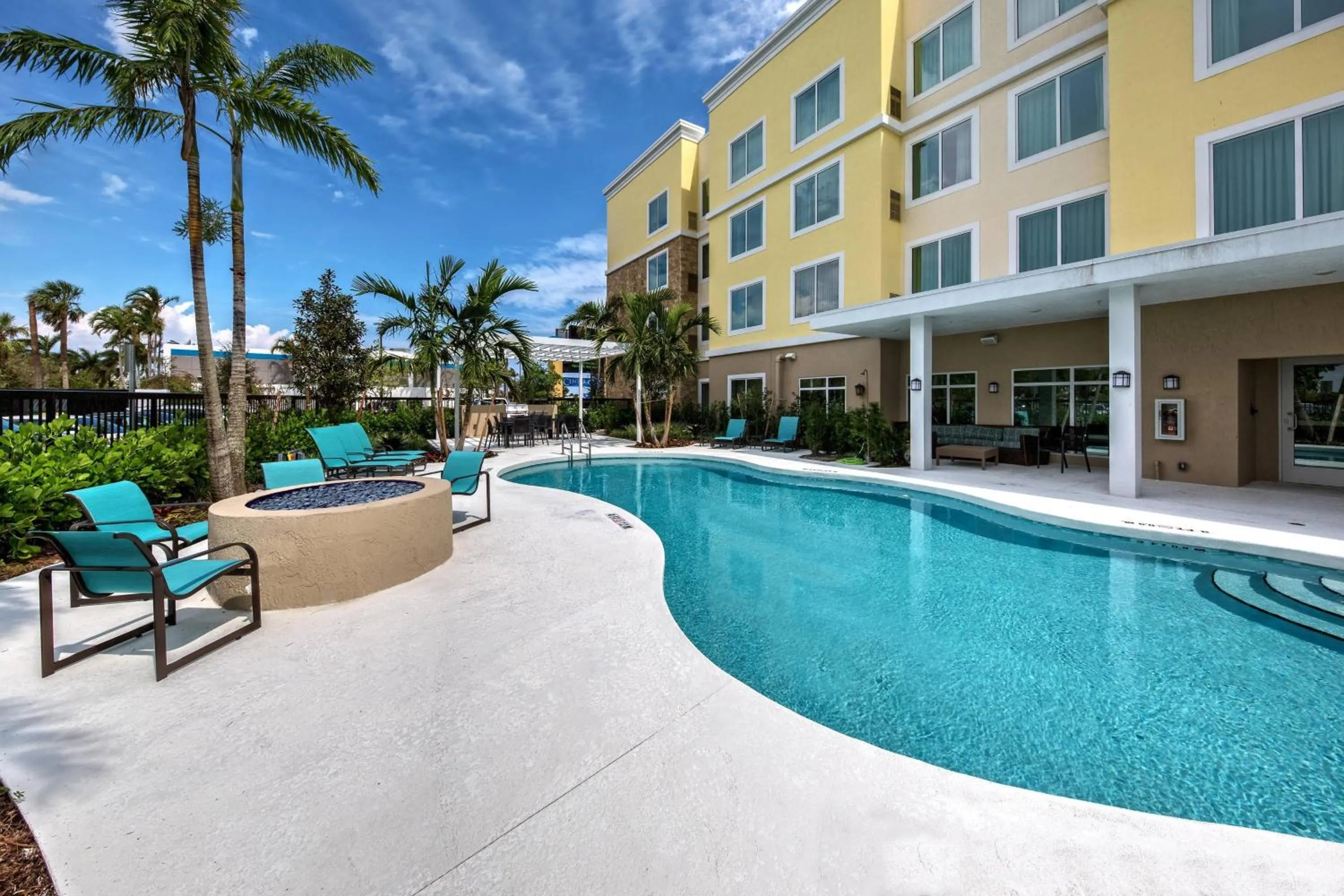 Swimming pool in Residence Inn Fort Lauderdale Pompano Beach Central
