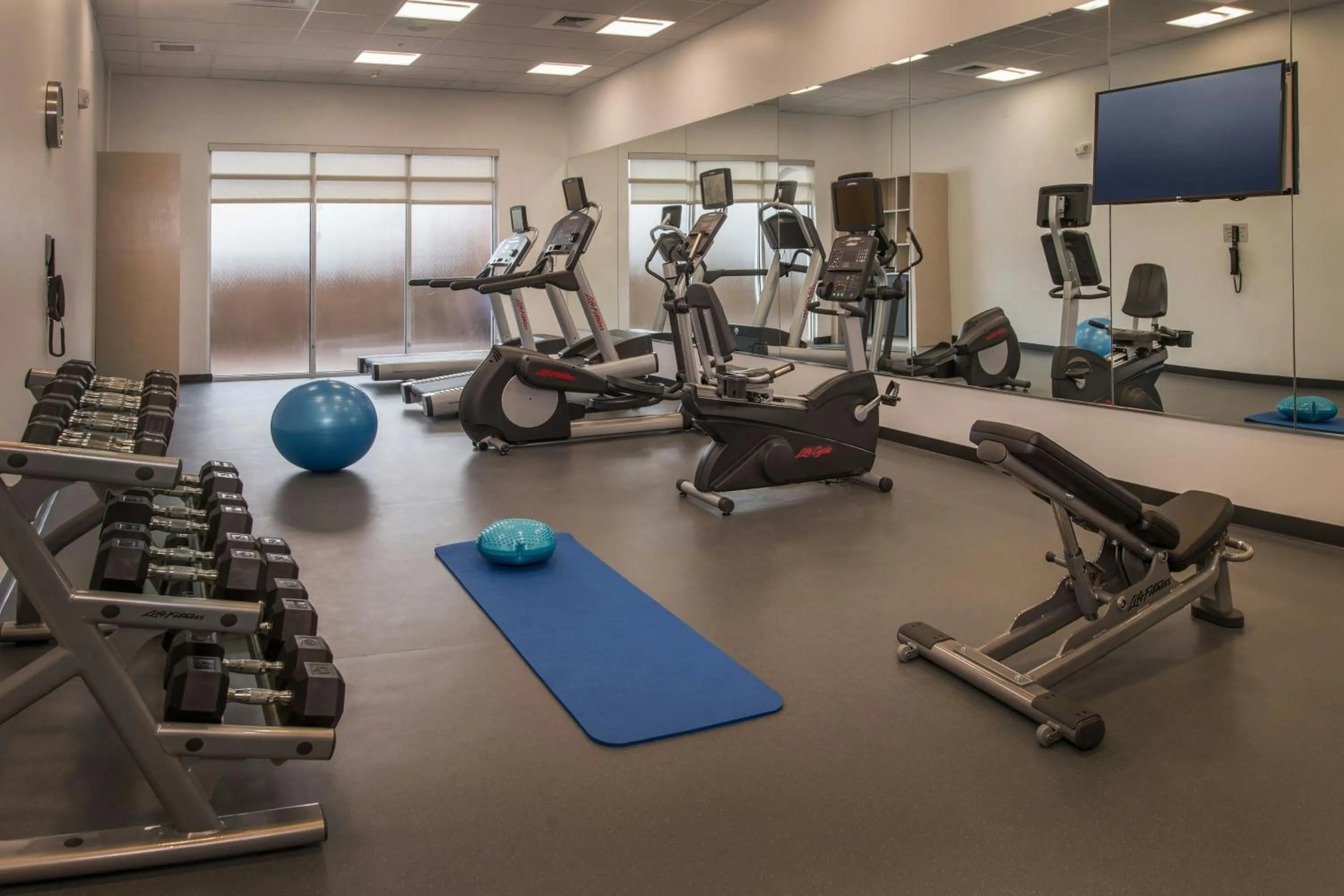 Fitness centre/facilities in Fairfield Inn & Suites by Marriott Washington