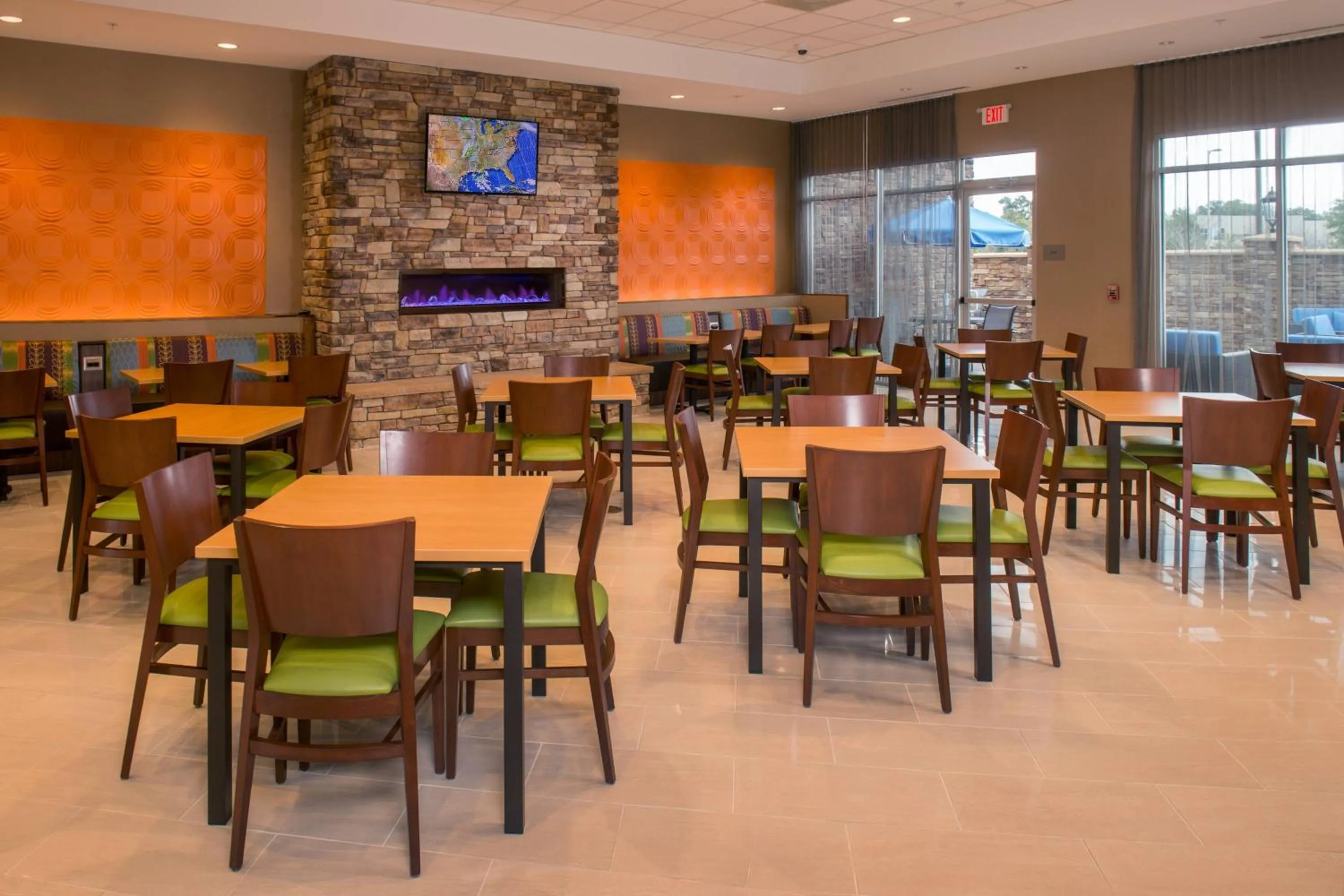 Restaurant/places to eat in Fairfield Inn & Suites by Marriott Washington