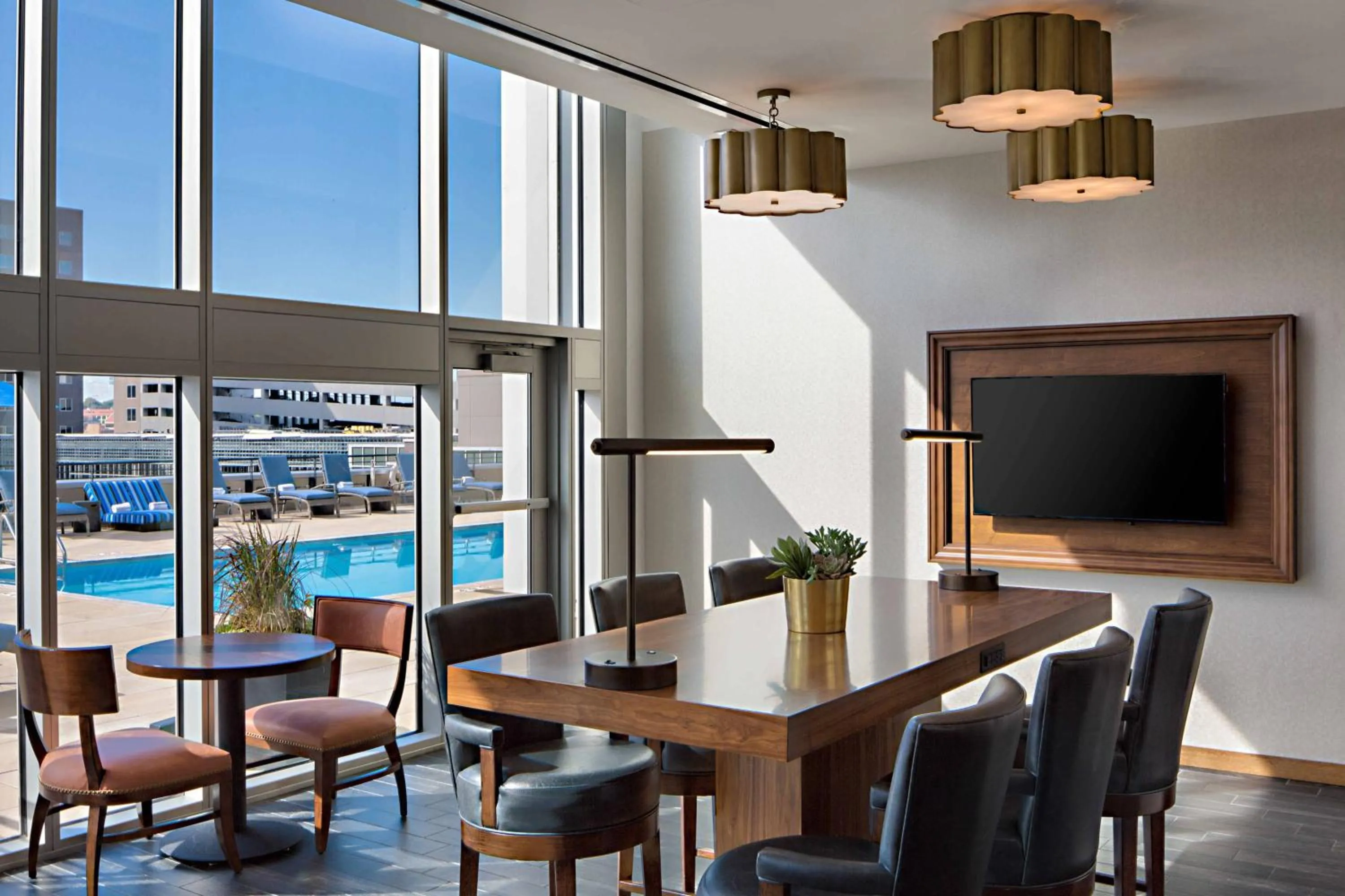 Lounge or bar in Omaha Marriott Downtown at the Capitol District