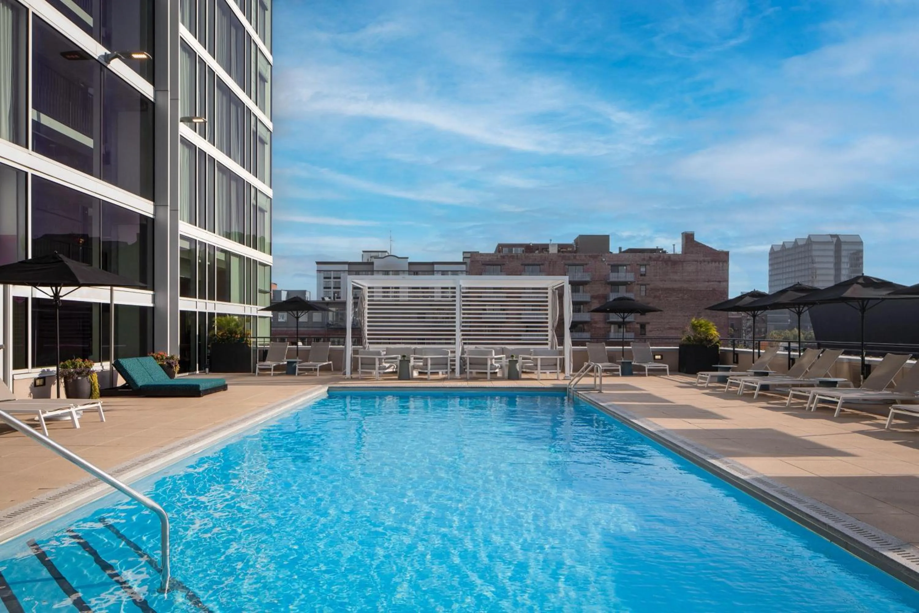 Swimming pool in Omaha Marriott Downtown at the Capitol District