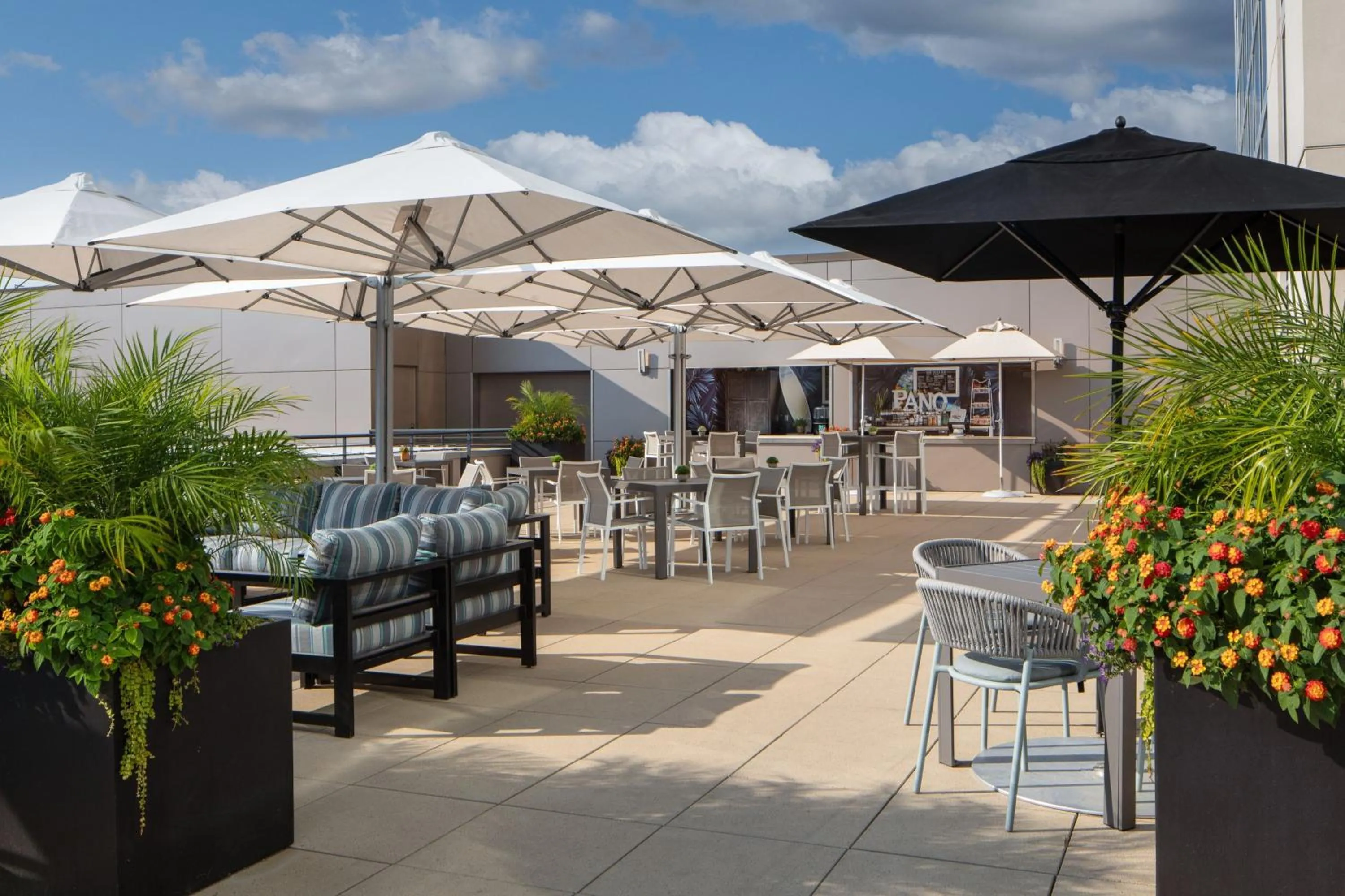 Swimming pool in Omaha Marriott Downtown at the Capitol District